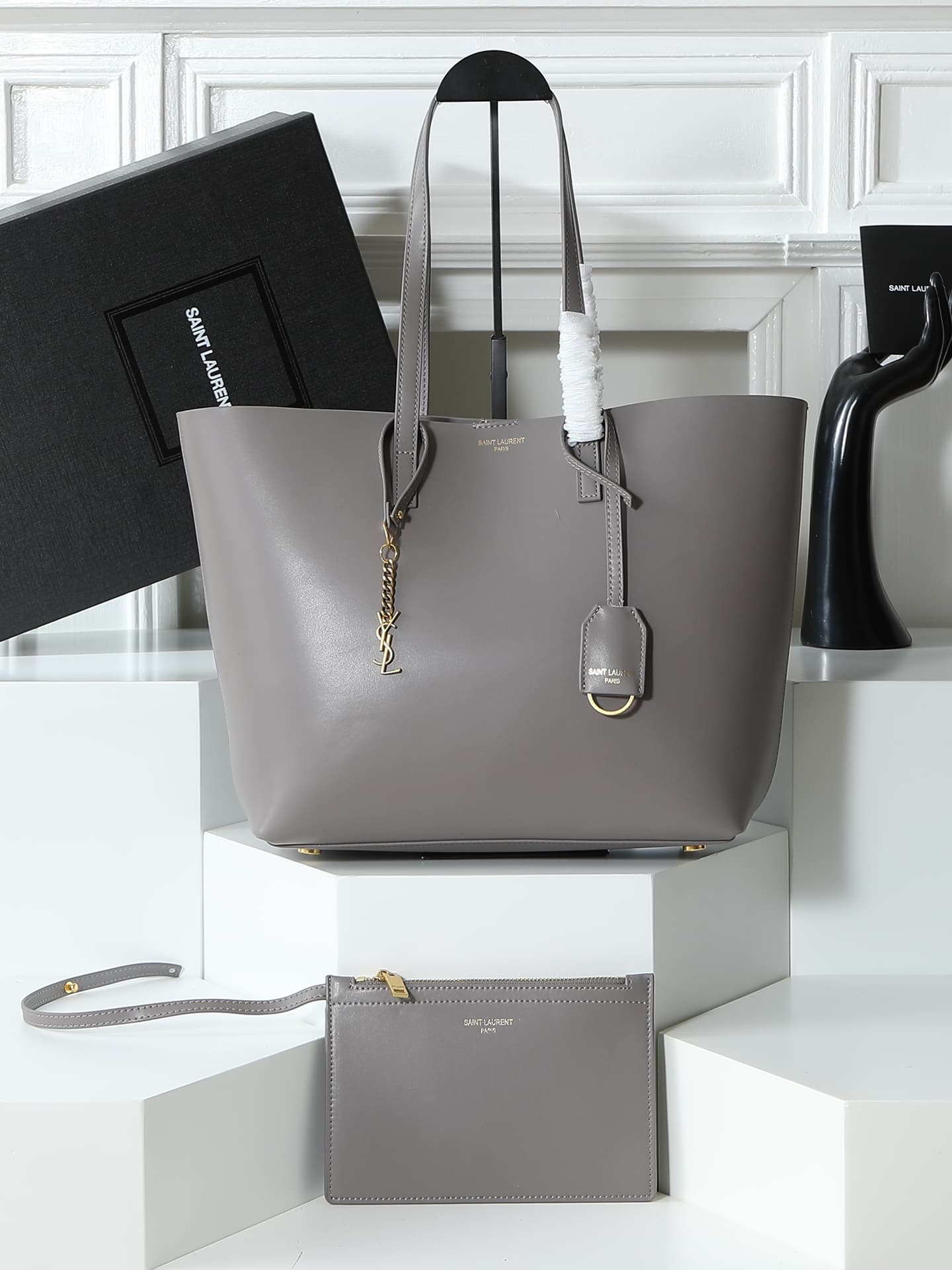 C8606 Back product! A new YSL shopping bag made of full cowhide material 🍂🍂 It’s casual and versatile; it has a large interior space, making it convenient 👍🏼 Safe 👍🏼 Easy to use for travel. You should have one this season. Dimensions: 33*31*15cm【Opening s — image 1