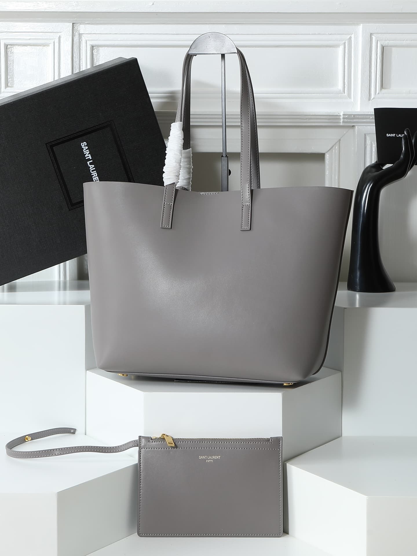 C8606 Back product! A new YSL shopping bag made of full cowhide material 🍂🍂 It’s casual and versatile; it has a large interior space, making it convenient 👍🏼 Safe 👍🏼 Easy to use for travel. You should have one this season. Dimensions: 33*31*15cm【Opening s — image 3
