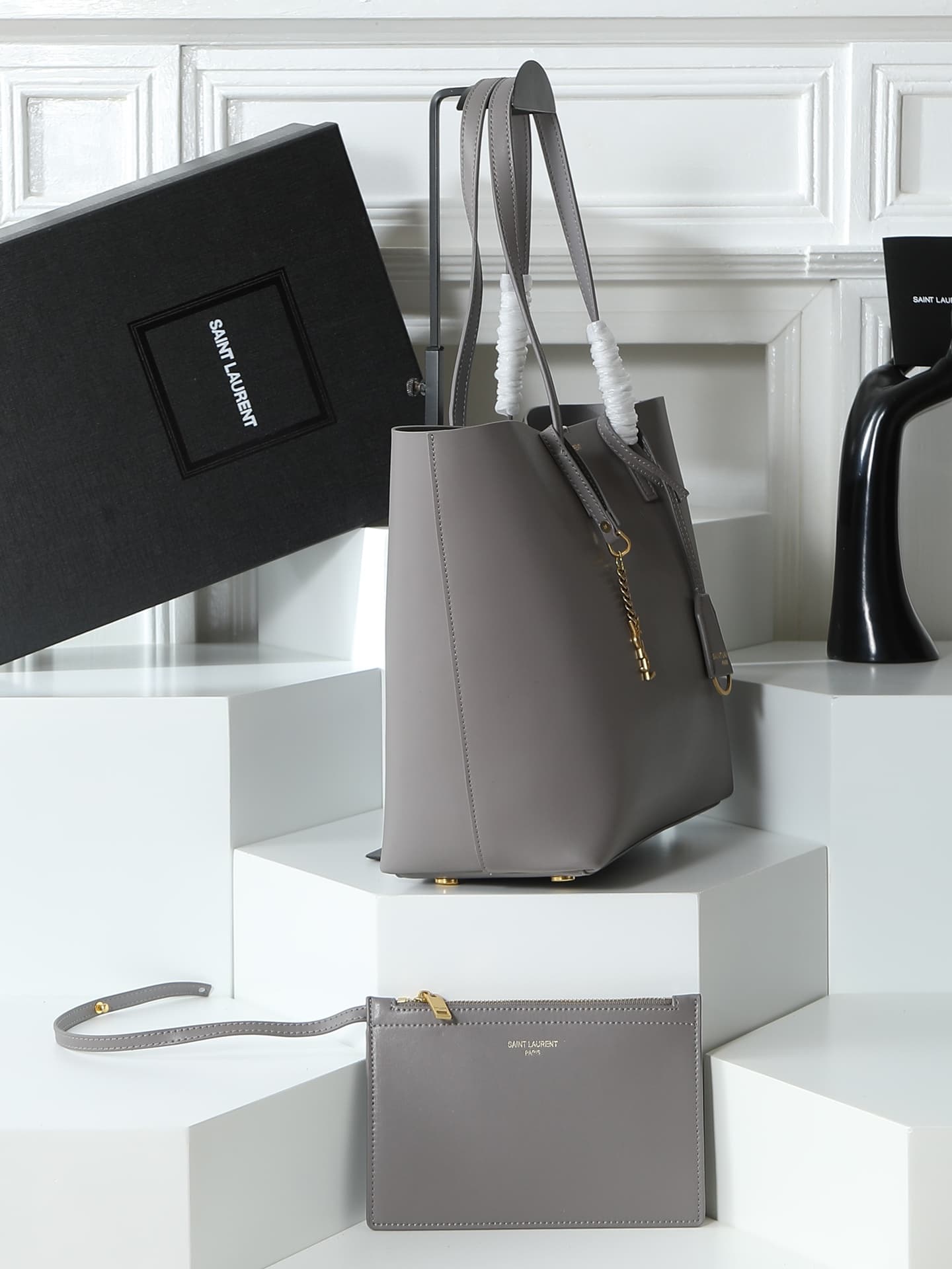 C8606 Back product! A new YSL shopping bag made of full cowhide material 🍂🍂 It’s casual and versatile; it has a large interior space, making it convenient 👍🏼 Safe 👍🏼 Easy to use for travel. You should have one this season. Dimensions: 33*31*15cm【Opening s — image 2