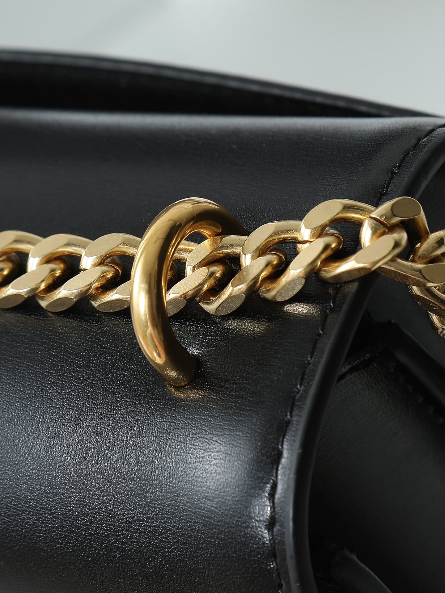 C8602 (Vintage/retro leather skin🐂) Vintage/retro imported high-quality leather skin with toothpick pattern ➕ premium custom-made, perfectly aligned vacuum-plated antique gold hardware—new antique gold hardware in stock! The craftsmanship of the leather a — image 6