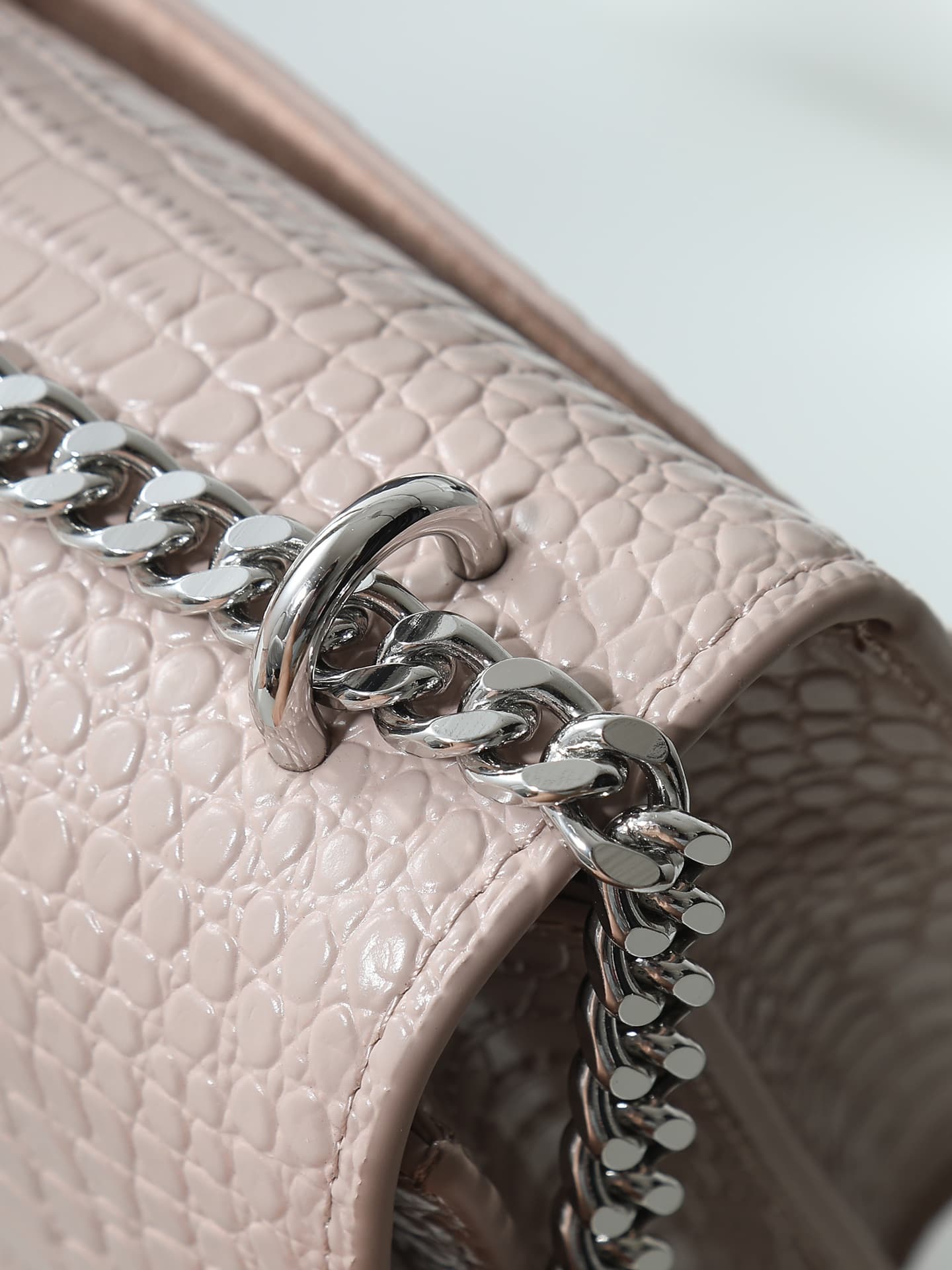 C8600 YSL Crocodile Pattern, similar to the Prince Wen model. Features a special handcrafted cowhide texture with three-dimensional patterns; imported electroplated antique silver hardware. A great item for street photography – it captures attention and i — image 5