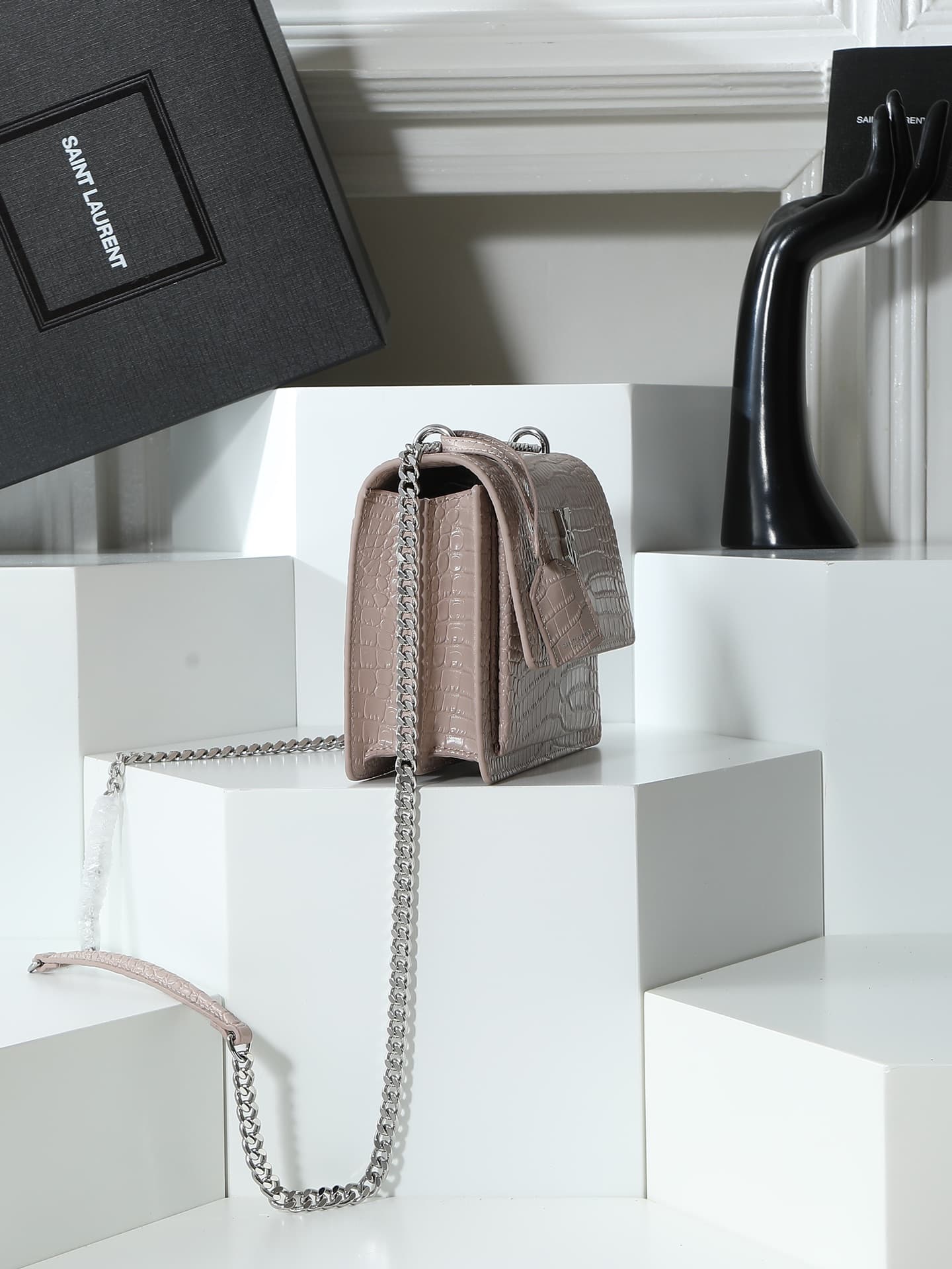 C8600 YSL Crocodile Pattern, similar to the Prince Wen model. Features a special handcrafted cowhide texture with three-dimensional patterns; imported electroplated antique silver hardware. A great item for street photography – it captures attention and i — image 2