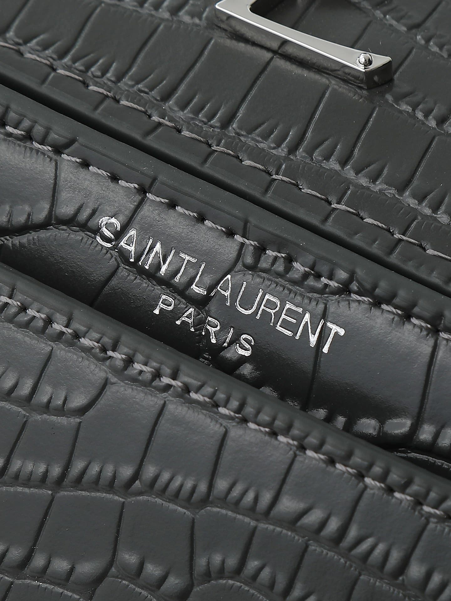C8599 YSL Crocodile Pattern, same as the Prince Wen model. Features a special leather texture with three-dimensional patterns; imported electroplated antique silver hardware. A great item for street photography – it captures attention and is practical and — image 7