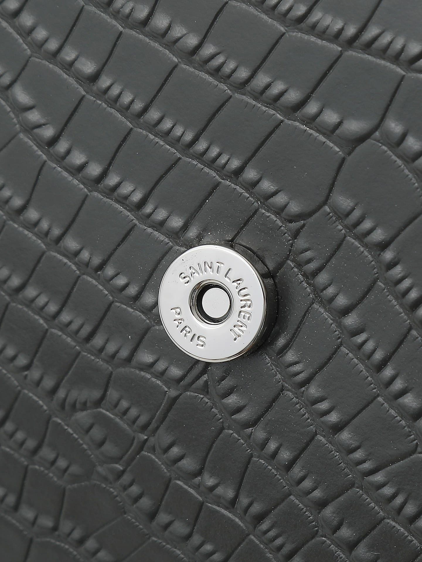 C8599 YSL Crocodile Pattern, same as the Prince Wen model. Features a special leather texture with three-dimensional patterns; imported electroplated antique silver hardware. A great item for street photography – it captures attention and is practical and — image 8