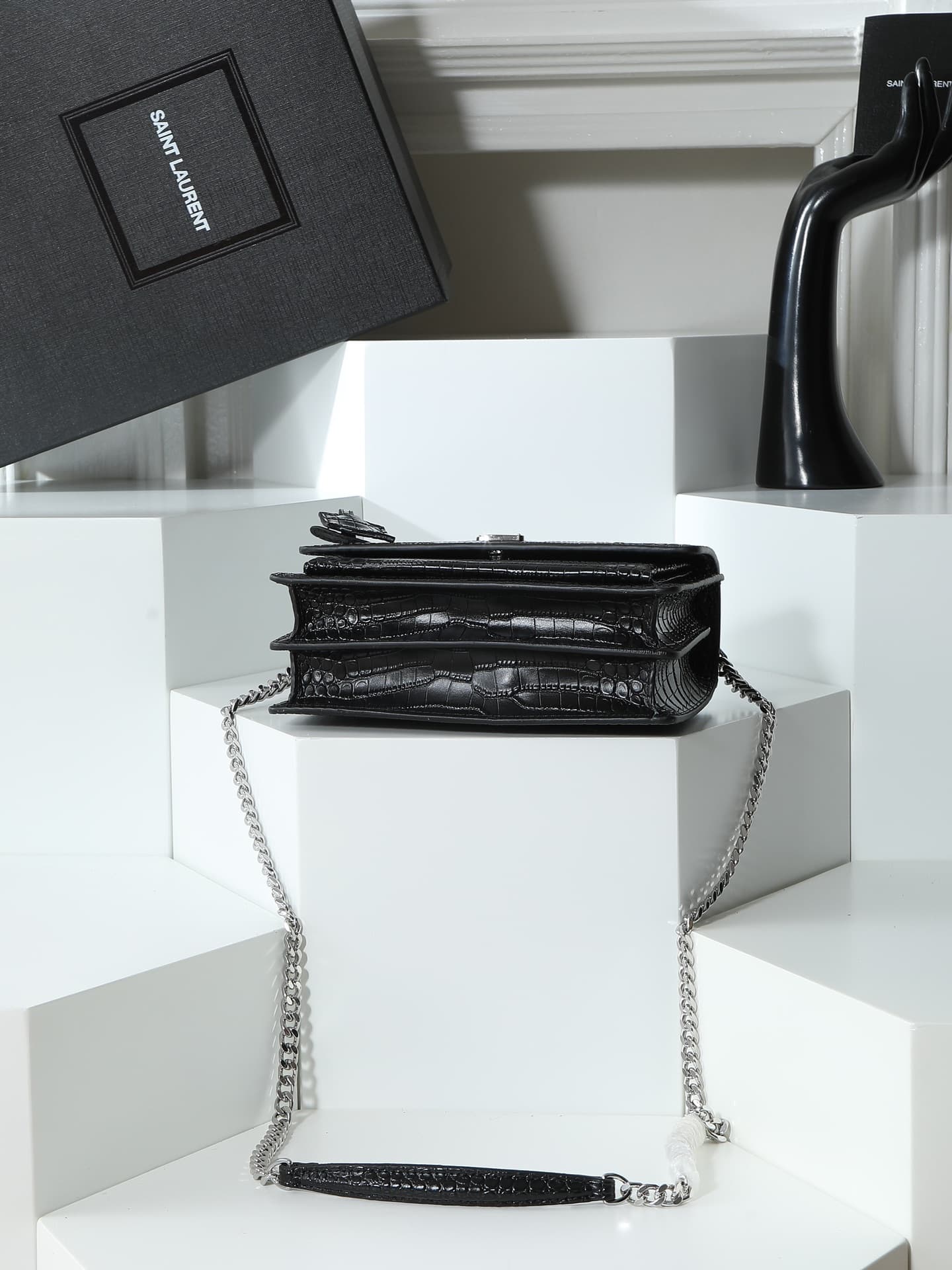 C8598 YSL Crocodile Pattern, similar to the Prince Wen model. Features a special high-quality cowhide texture with three-dimensional patterns; imported electroplated antique silver hardware. An excellent item for street photography – it helps focus the at — image 4