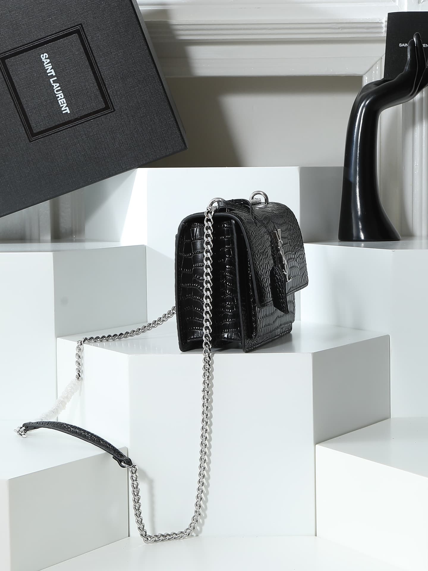 C8598 YSL Crocodile Pattern, similar to the Prince Wen model. Features a special high-quality cowhide texture with three-dimensional patterns; imported electroplated antique silver hardware. An excellent item for street photography – it helps focus the at — image 2