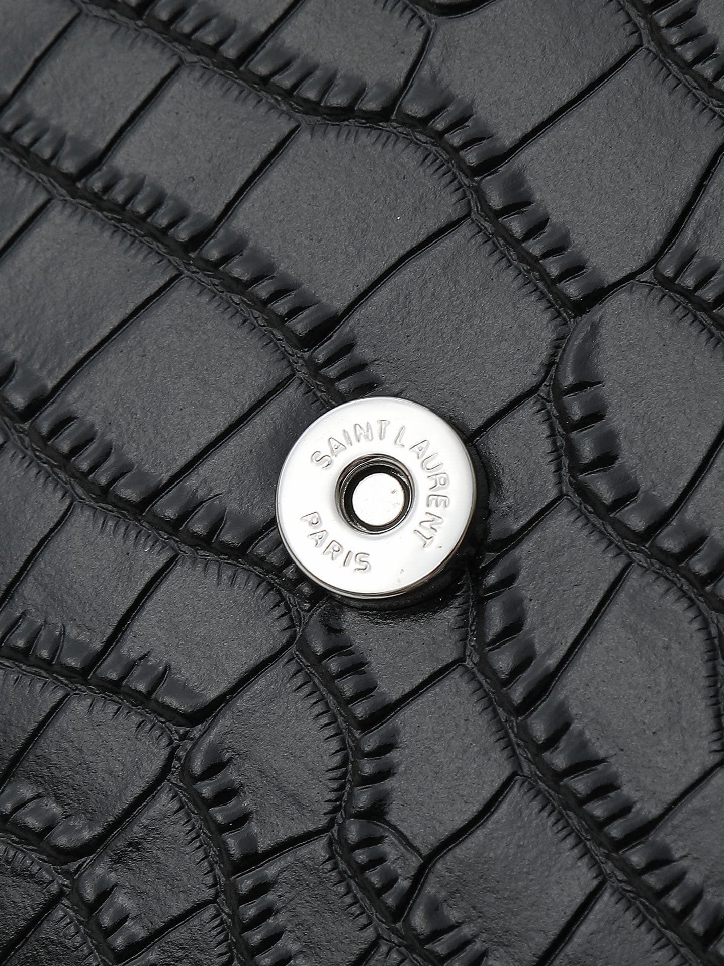 C8598 YSL Crocodile Pattern, similar to the Prince Wen model. Features a special high-quality cowhide texture with three-dimensional patterns; imported electroplated antique silver hardware. An excellent item for street photography – it helps focus the at — image 8