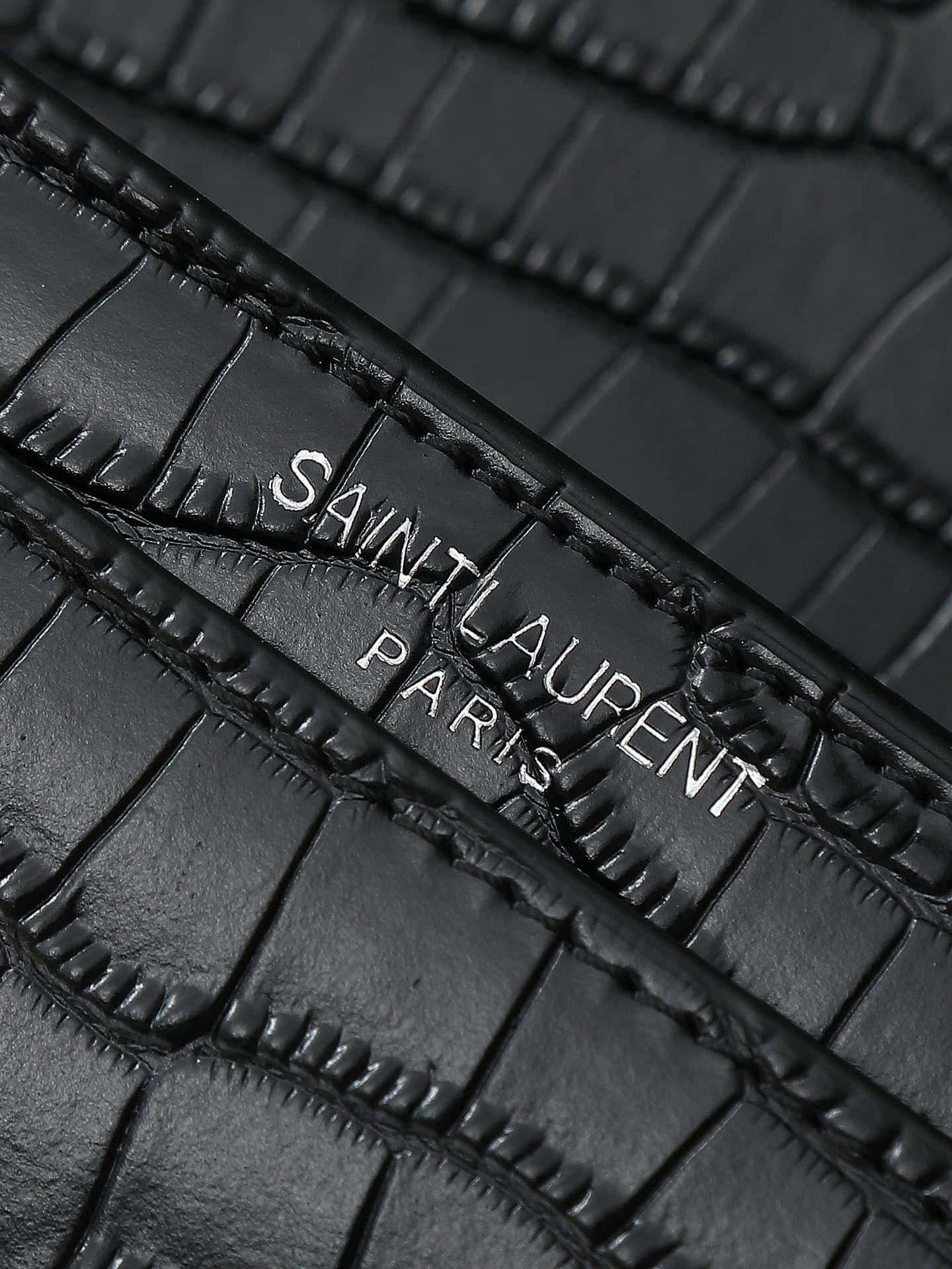 C8598 YSL Crocodile Pattern, similar to the Prince Wen model. Features a special high-quality cowhide texture with three-dimensional patterns; imported electroplated antique silver hardware. An excellent item for street photography – it helps focus the at — image 7