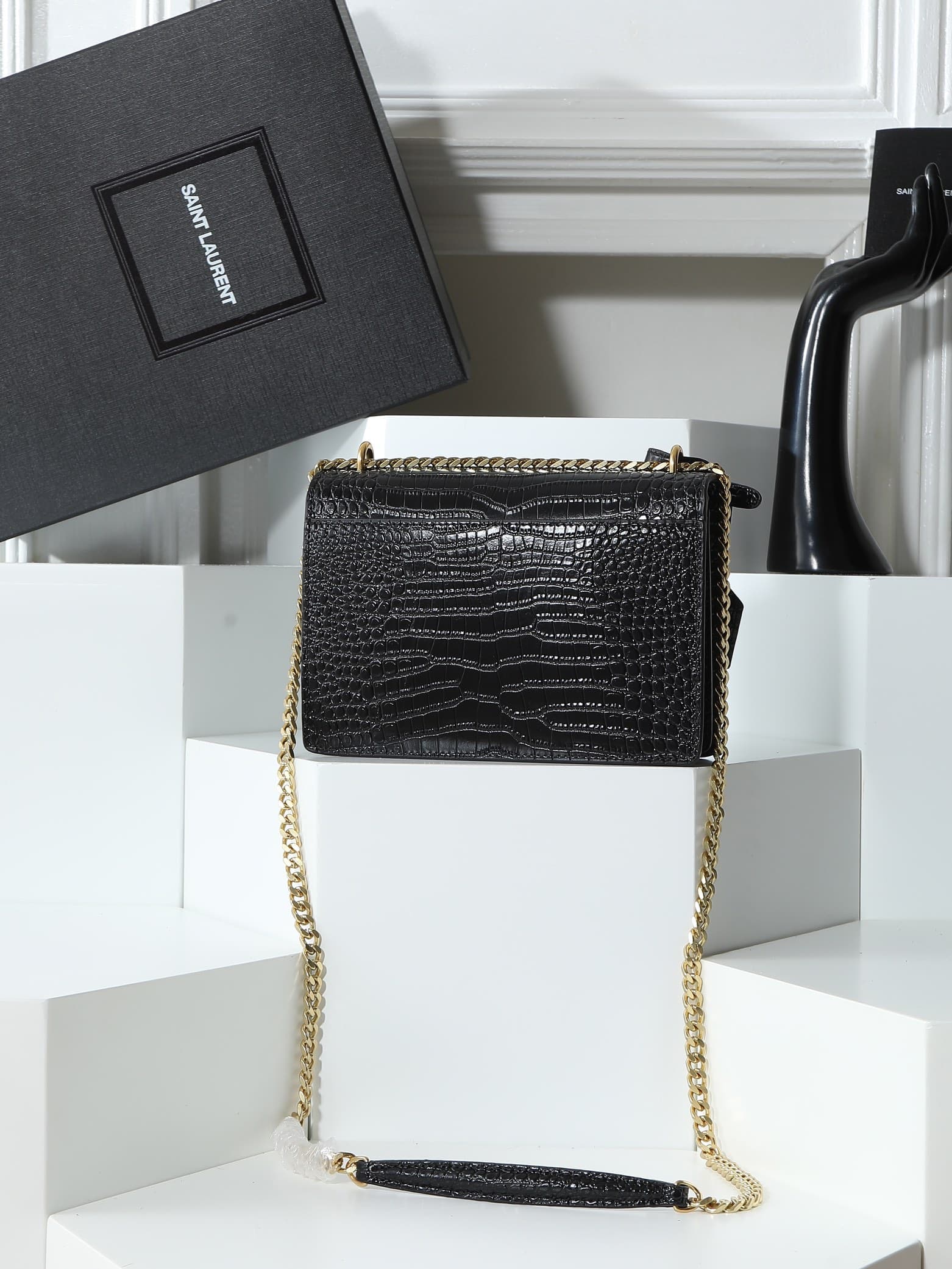 C8597 YSL Crocodile Pattern, similar to the Prince Wen model. Features a special high-quality cowhide texture with three-dimensional patterns; imported electroplated antique silver hardware. An excellent item for street photography – it captures attention — image 3