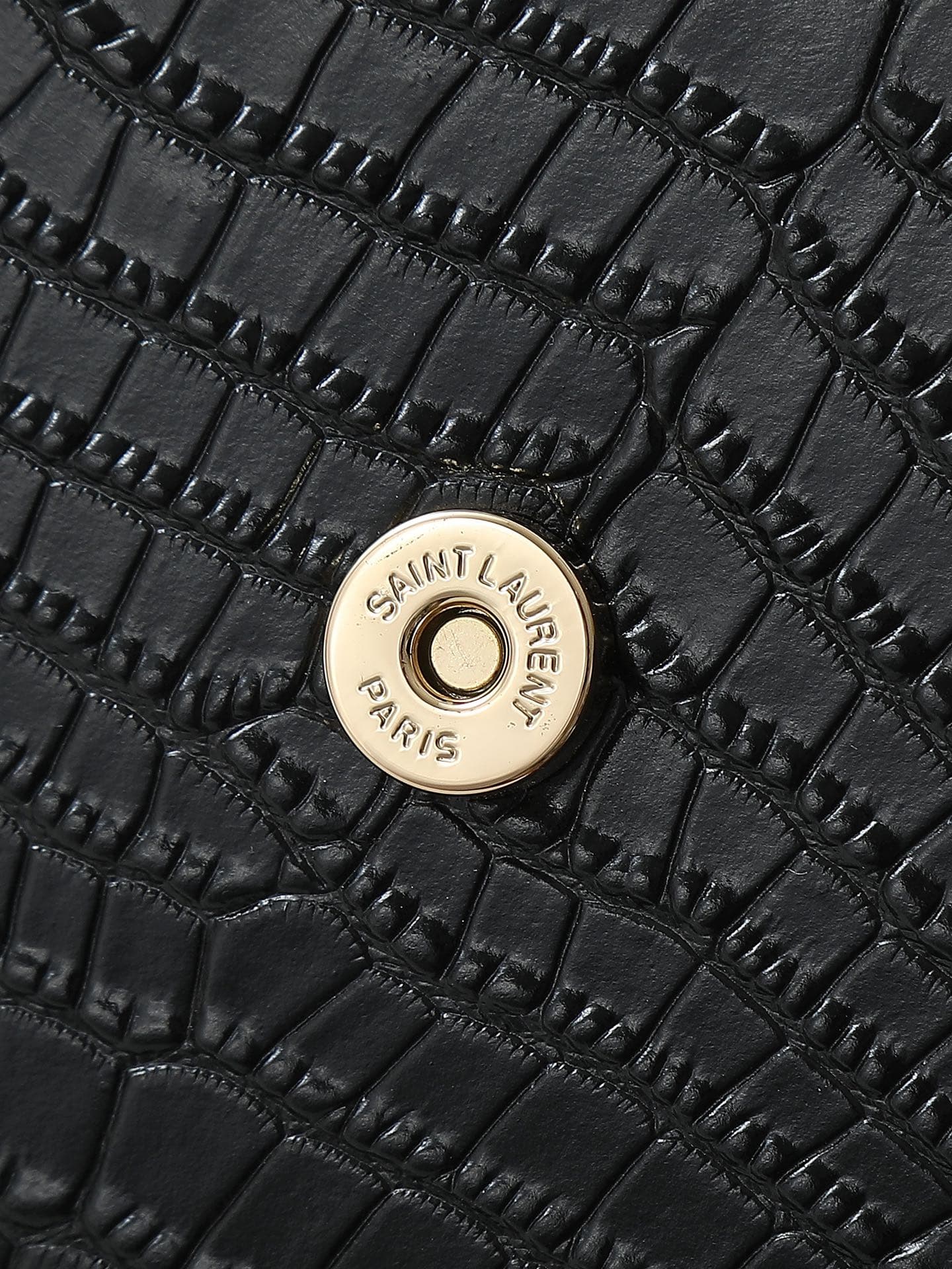 C8597 YSL Crocodile Pattern, similar to the Prince Wen model. Features a special high-quality cowhide texture with three-dimensional patterns; imported electroplated antique silver hardware. An excellent item for street photography – it captures attention — image 8