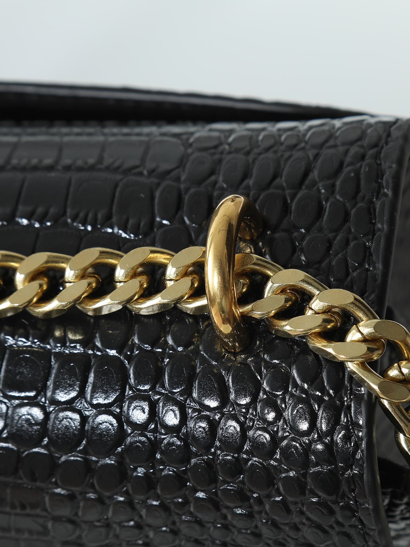 C8597 YSL Crocodile Pattern, similar to the Prince Wen model. Features a special high-quality cowhide texture with three-dimensional patterns; imported electroplated antique silver hardware. An excellent item for street photography – it captures attention — image 6