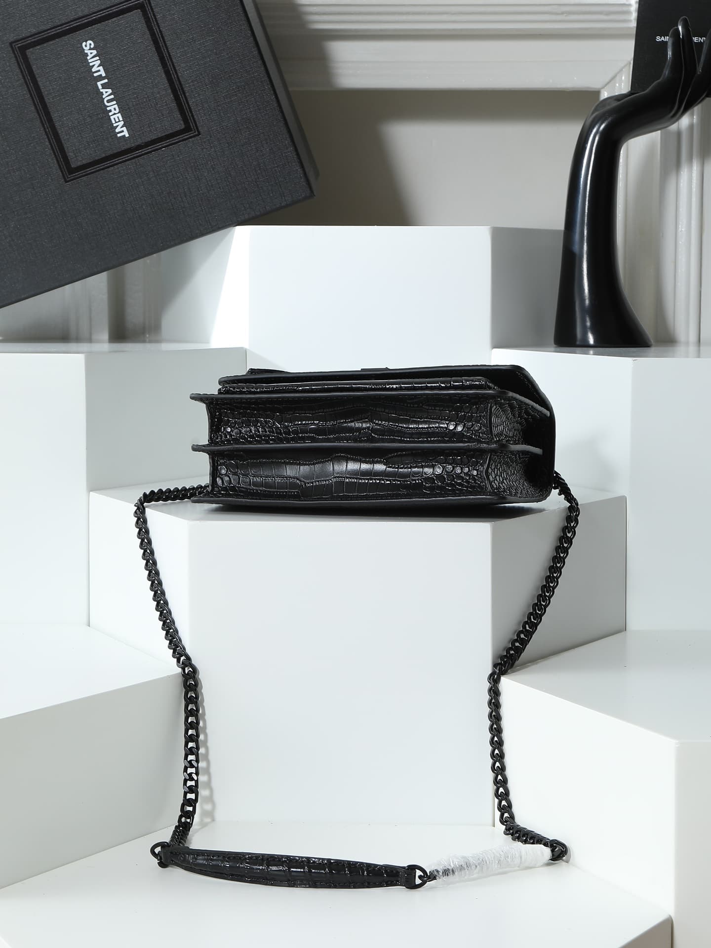 C8596 YSL Crocodile Pattern, similar to the Prince Wen model. Features a special leather texture with three-dimensional patterns; imported electroplated antique silver hardware. An excellent item for street photography – it captures attention and is pract — image 4