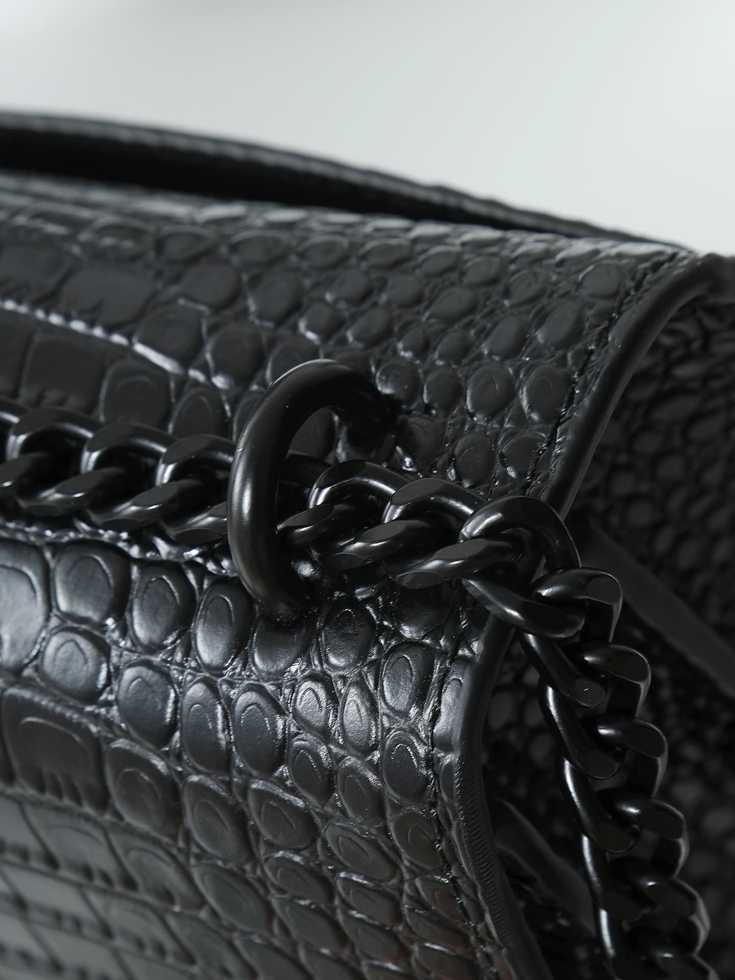 C8596 YSL Crocodile Pattern, similar to the Prince Wen model. Features a special leather texture with three-dimensional patterns; imported electroplated antique silver hardware. An excellent item for street photography – it captures attention and is pract — image 6