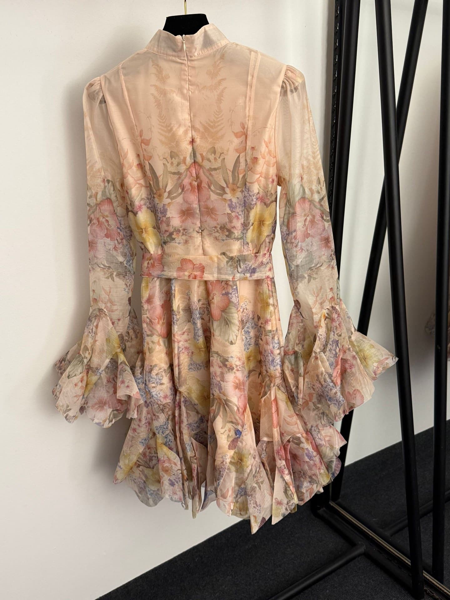 C18261 Item number: 20254120 Zimmermann – New design, hyacinth flower pattern,荷叶-shaped belt, bell-shaped long-sleeved dress. Short skirt, purple and yellow colors, S-XL sizes. [Size M: bust size 90, sleeve length 66, waist size 72, overall length 95] — image 4