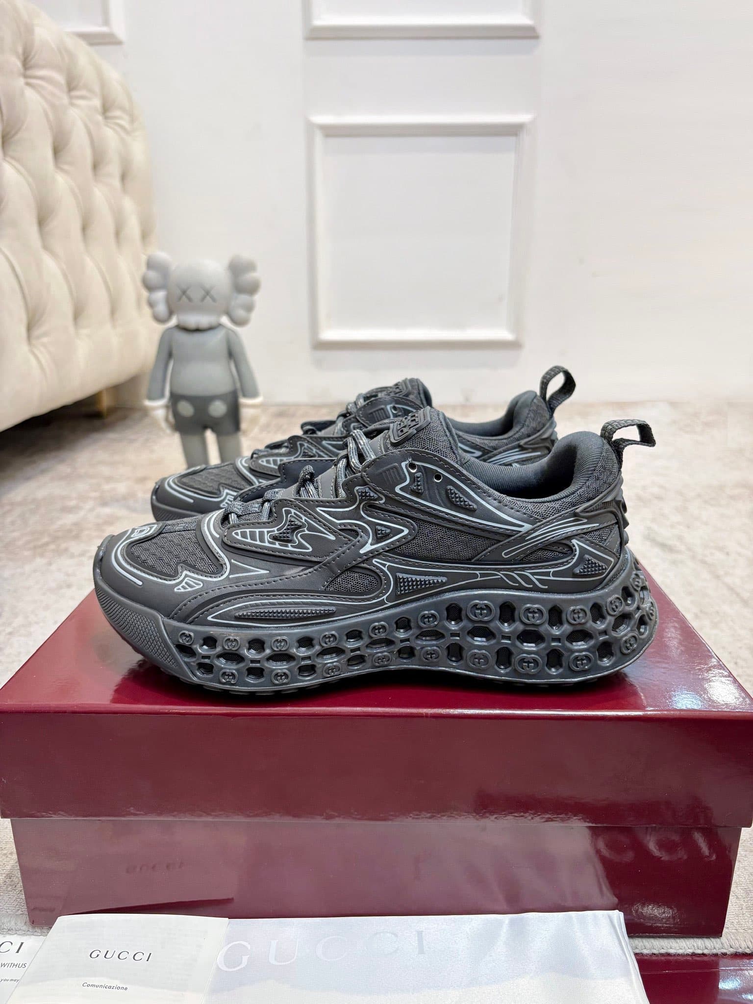 D6833 Gucci introduces new designs: these sneakers are crafted with significant investment to bring back the brand’s iconic stripes and straps to life😍😍 When vintage elements meet futuristic design🎊🎊 These new Gucci shoes truly push the boundaries of fash — image 3