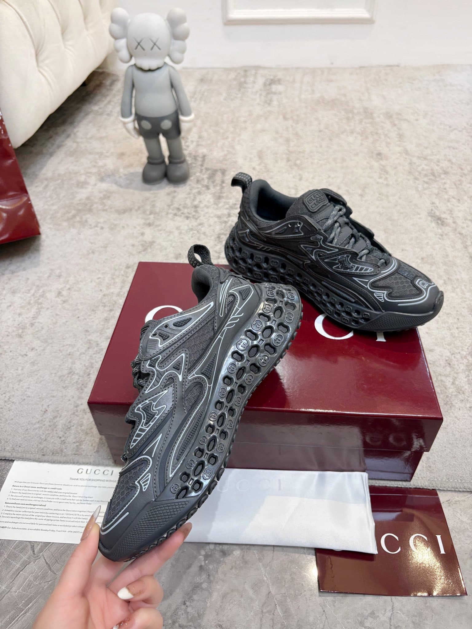 D6833 Gucci introduces new designs: these sneakers are crafted with significant investment to bring back the brand’s iconic stripes and straps to life😍😍 When vintage elements meet futuristic design🎊🎊 These new Gucci shoes truly push the boundaries of fash — image 5
