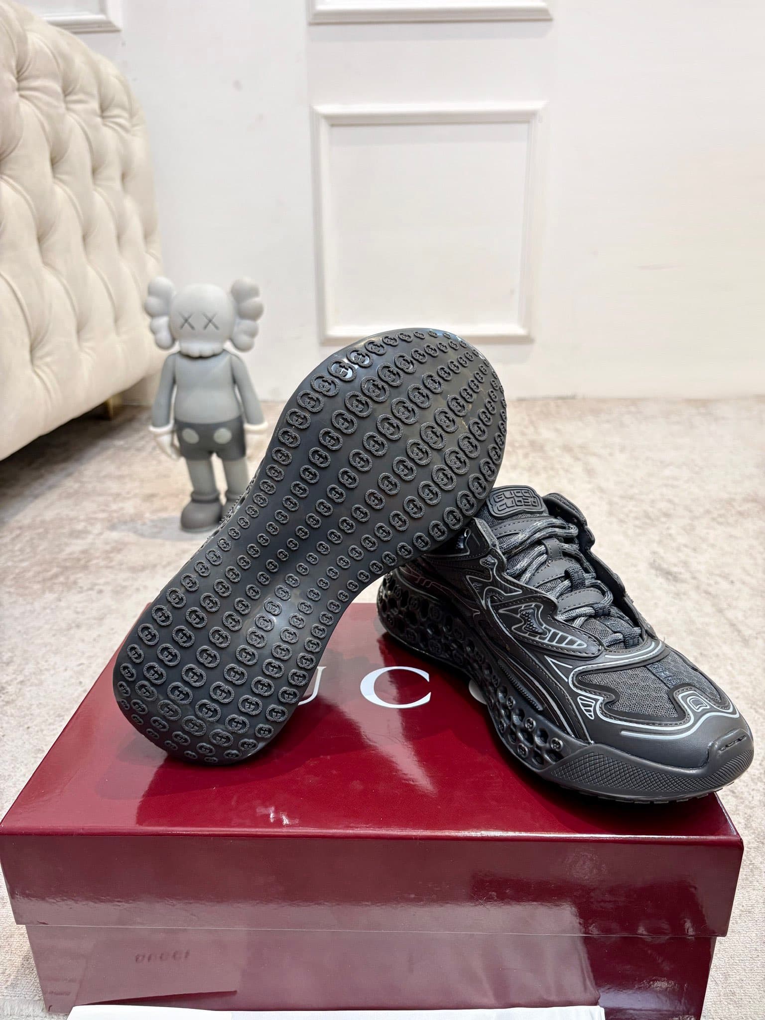 D6833 Gucci introduces new designs: these sneakers are crafted with significant investment to bring back the brand’s iconic stripes and straps to life😍😍 When vintage elements meet futuristic design🎊🎊 These new Gucci shoes truly push the boundaries of fash — image 8