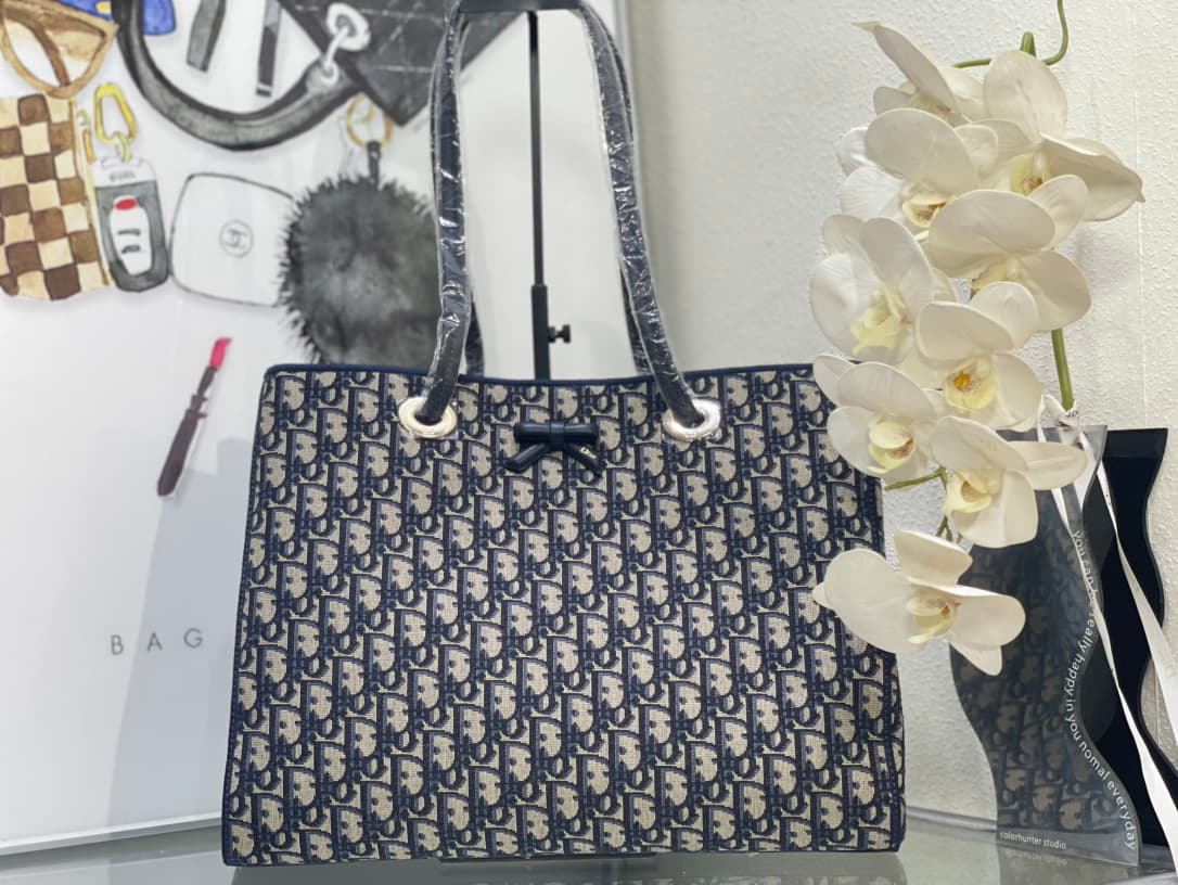 C1841 Large size 🎀 ✐. 𝐷}iour 𝐵𝑂𝑊 collection/series with bow ties — image 1