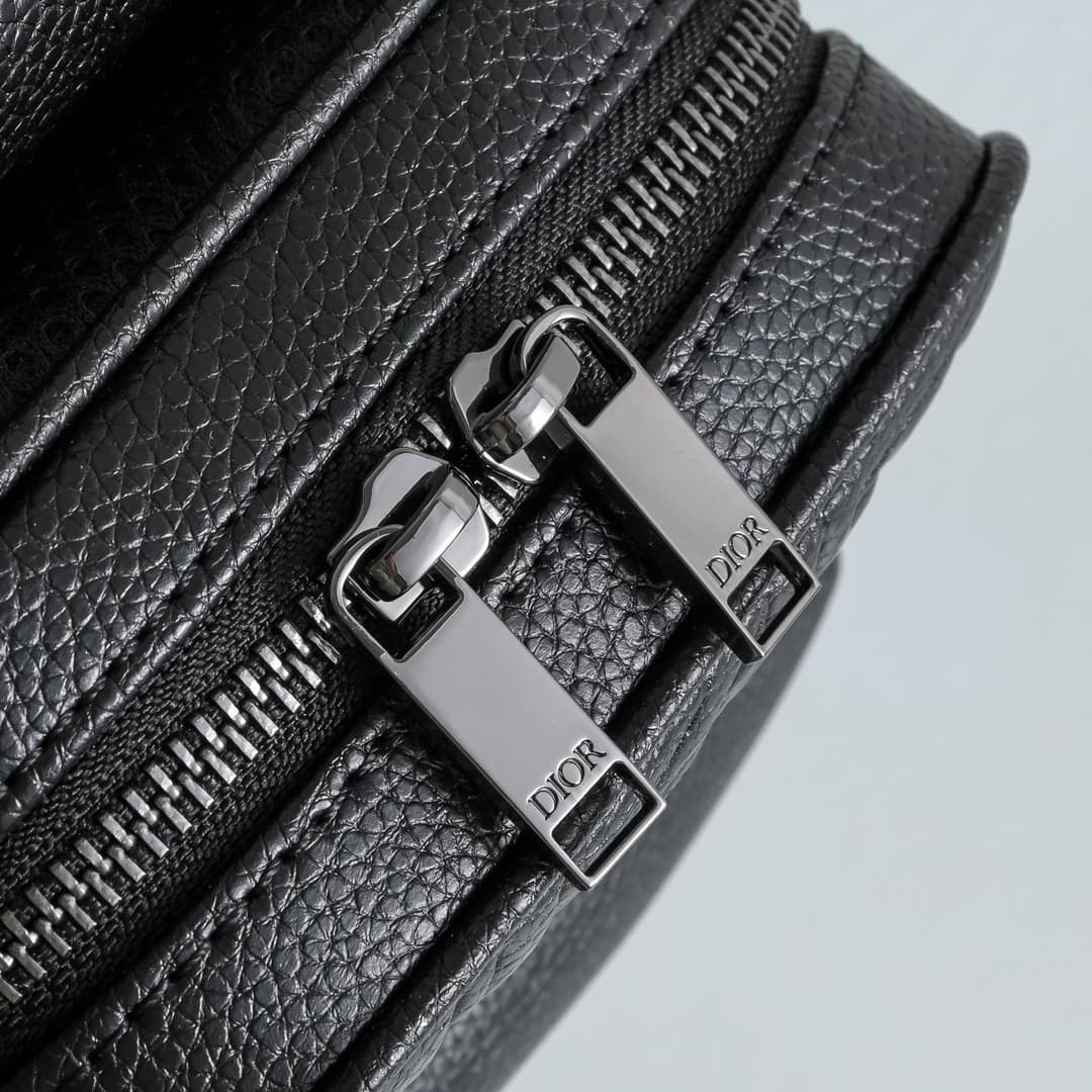 C1731 The latest model of the bag this year is Dior^_^ ［發][發][發] The latest version with a crossbody design is a new item for this season. It draws inspiration from the Rider handbag, and is both stylish and practical. It features the iconic beige and bla — image 6