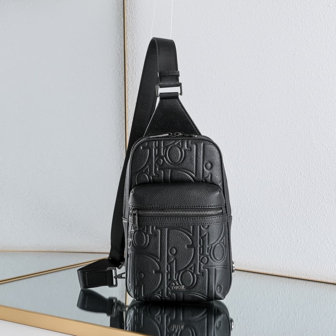 C1731 The latest model of the bag this year is Dior^_^ ［發][發][發] The latest version with a crossbody design is a new item for this season. It draws inspiration from the Rider handbag, and is both stylish and practical. It features the iconic beige and bla — image 1