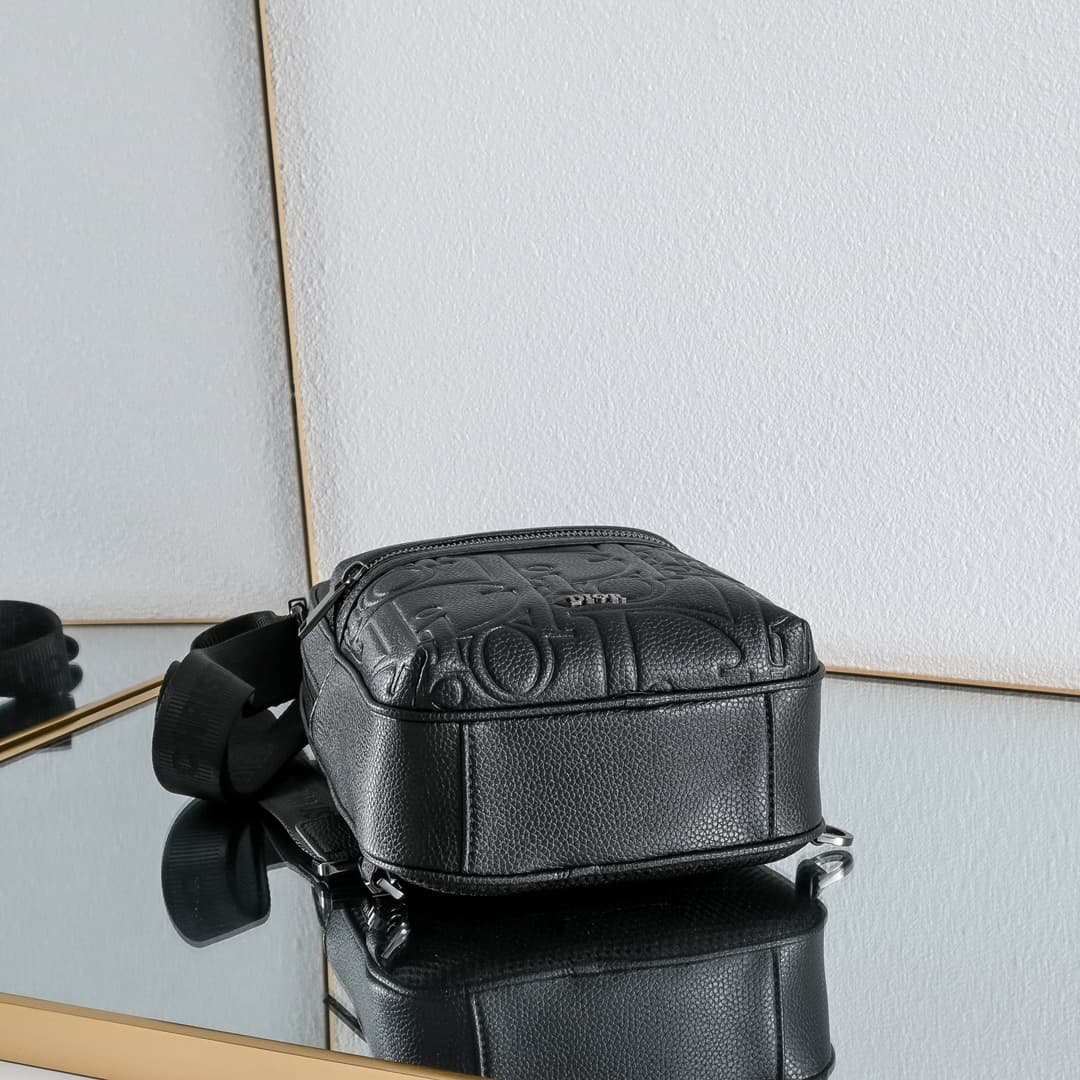 C1731 The latest model of the bag this year is Dior^_^ ［發][發][發] The latest version with a crossbody design is a new item for this season. It draws inspiration from the Rider handbag, and is both stylish and practical. It features the iconic beige and bla — image 4