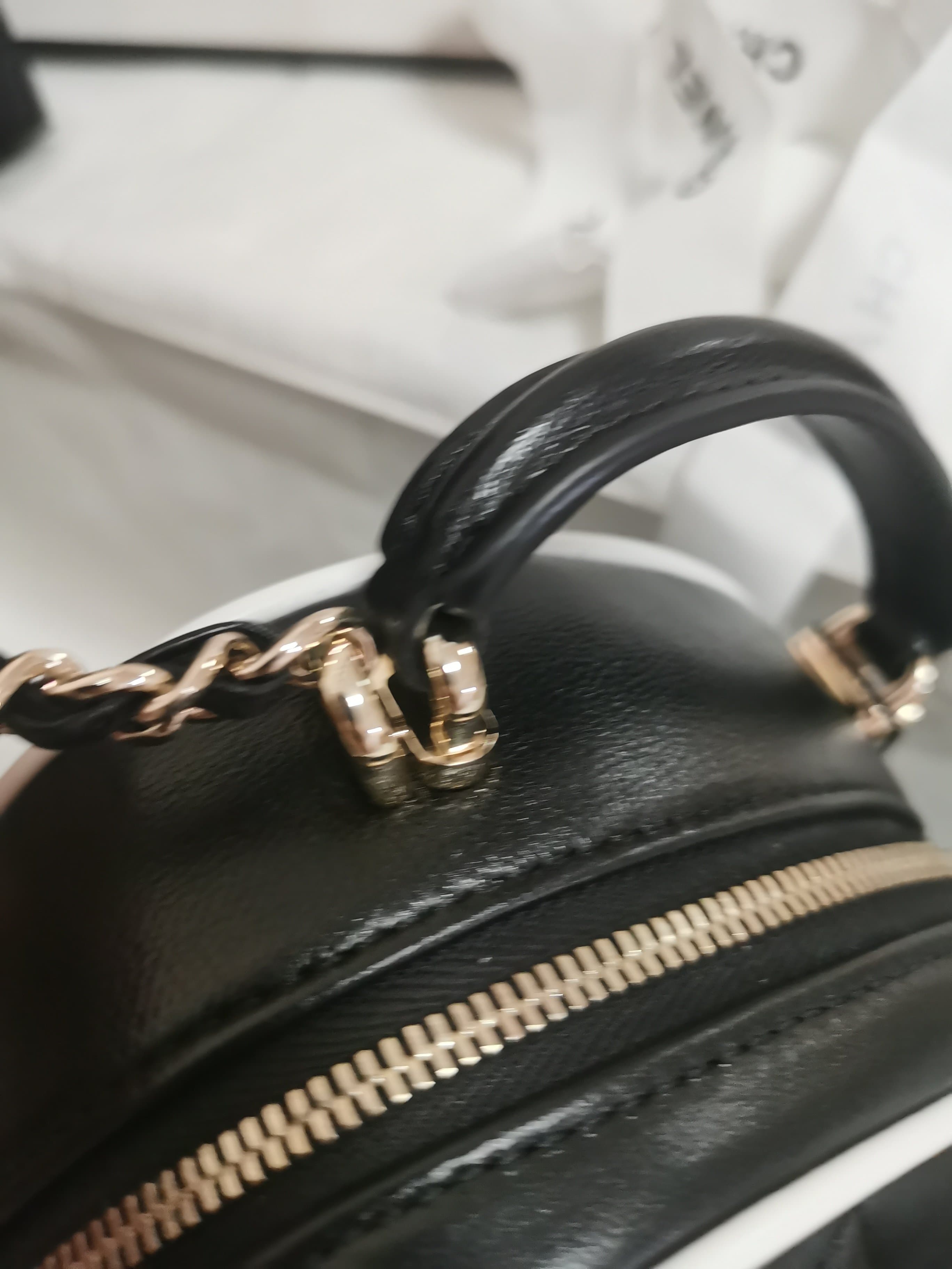 C760 Chanel’s black and white patterned cross-hatched shoulder bag combines classic elements with trendy design. Its simple appearance is adorned with delicate double C logos, and chain details add elegance. It is both practical and eye-catching, helping  — image 6