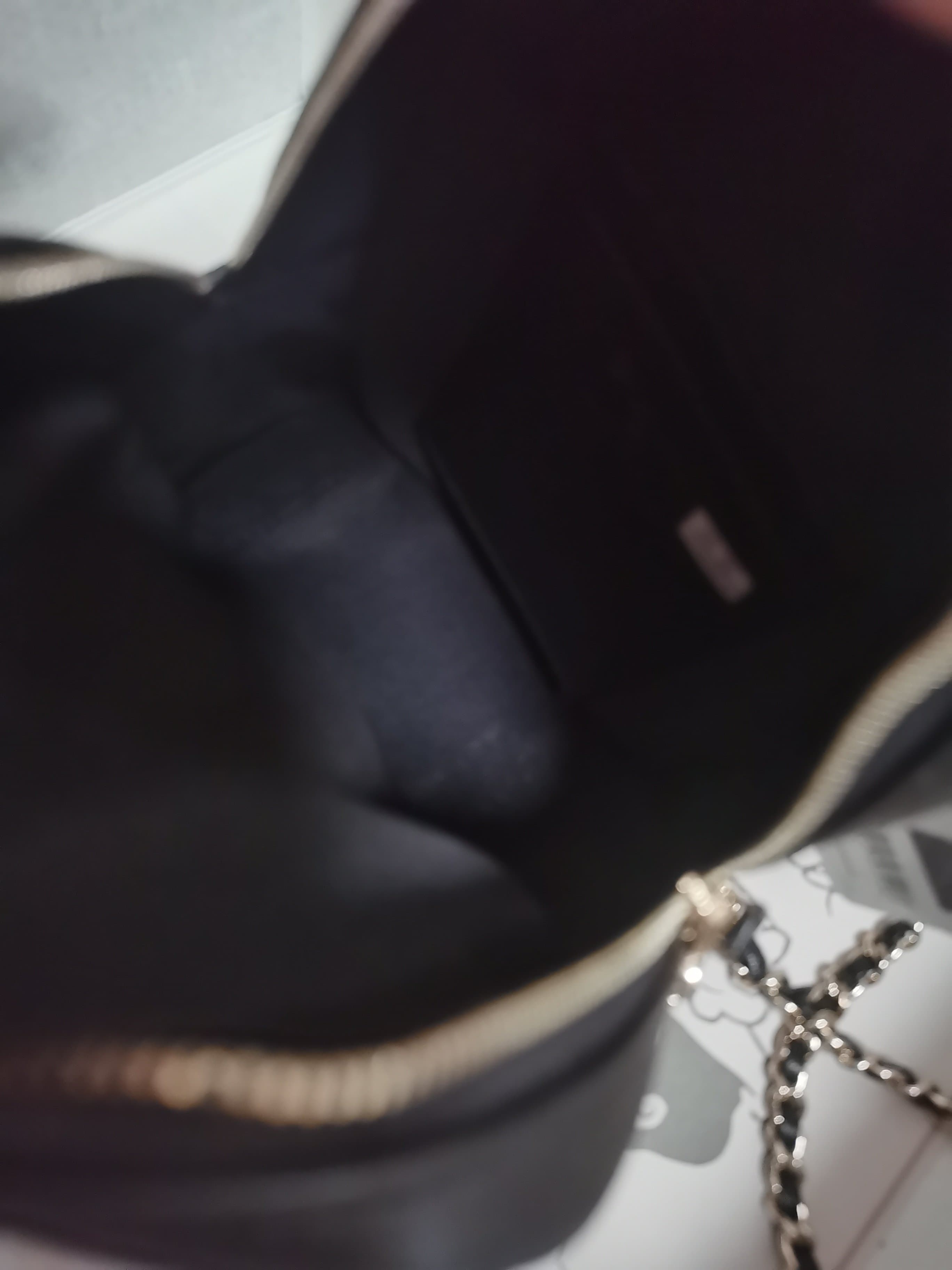 C760 Chanel’s black and white patterned cross-hatched shoulder bag combines classic elements with trendy design. Its simple appearance is adorned with delicate double C logos, and chain details add elegance. It is both practical and eye-catching, helping  — image 8