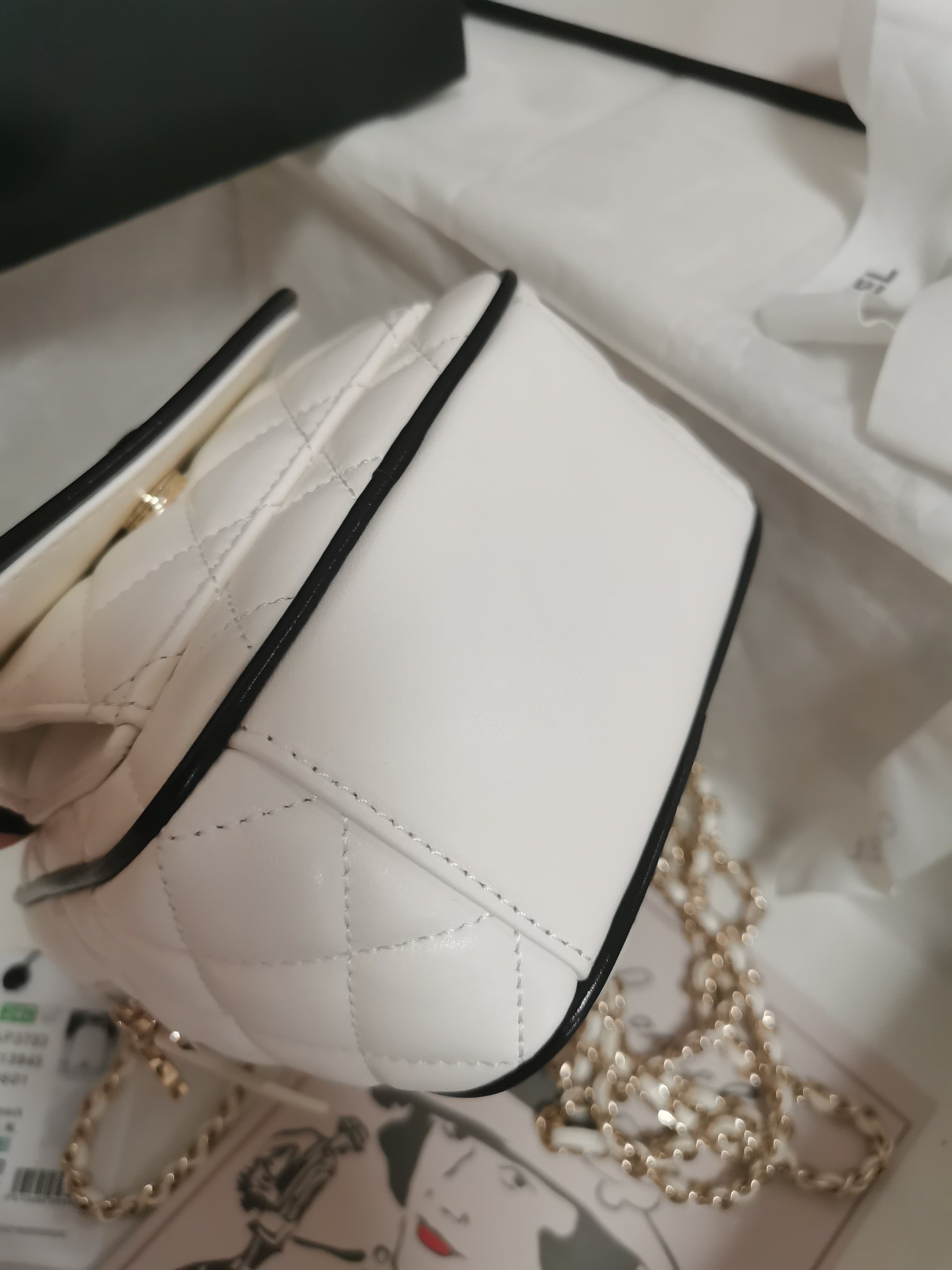C759 Wear Chanel’s black and white patterned double shoulder bag – a classic element paired with a fashionable design. Its simple appearance is complemented by the delicate double C logo, and the chain details add an elegant touch. It’s both practical and — image 3