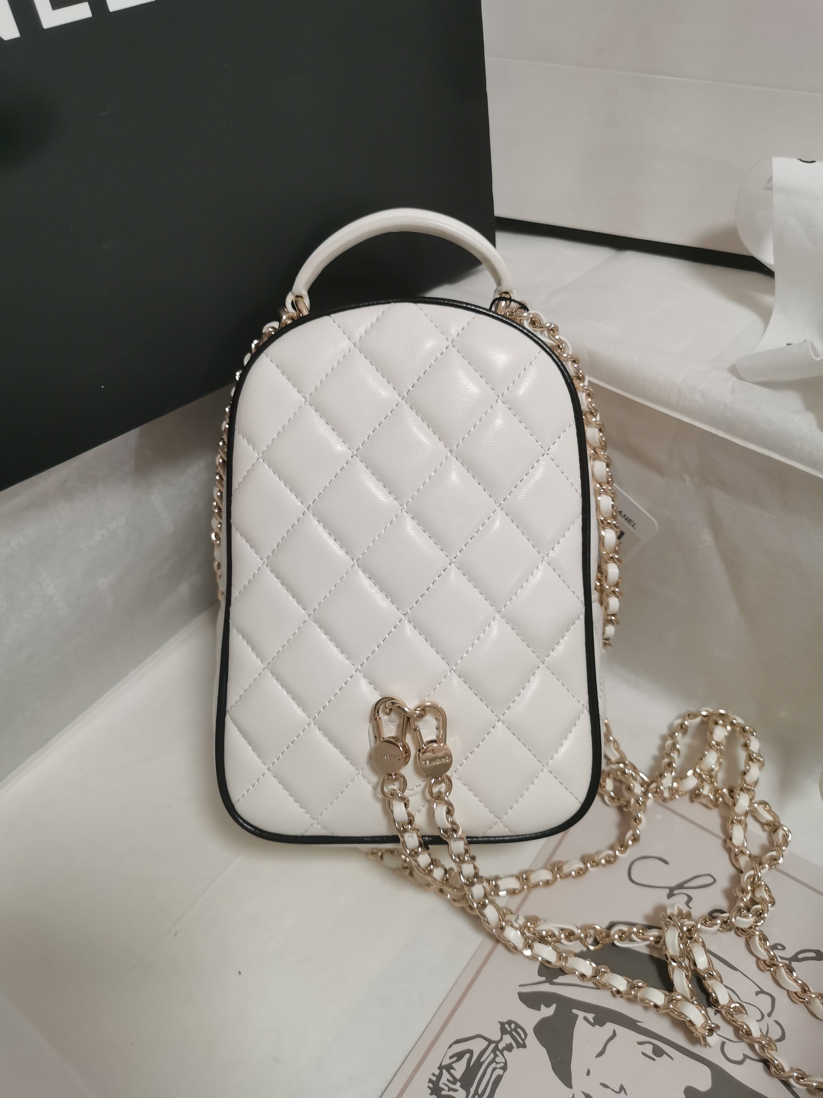 C759 Wear Chanel’s black and white patterned double shoulder bag – a classic element paired with a fashionable design. Its simple appearance is complemented by the delicate double C logo, and the chain details add an elegant touch. It’s both practical and — image 2