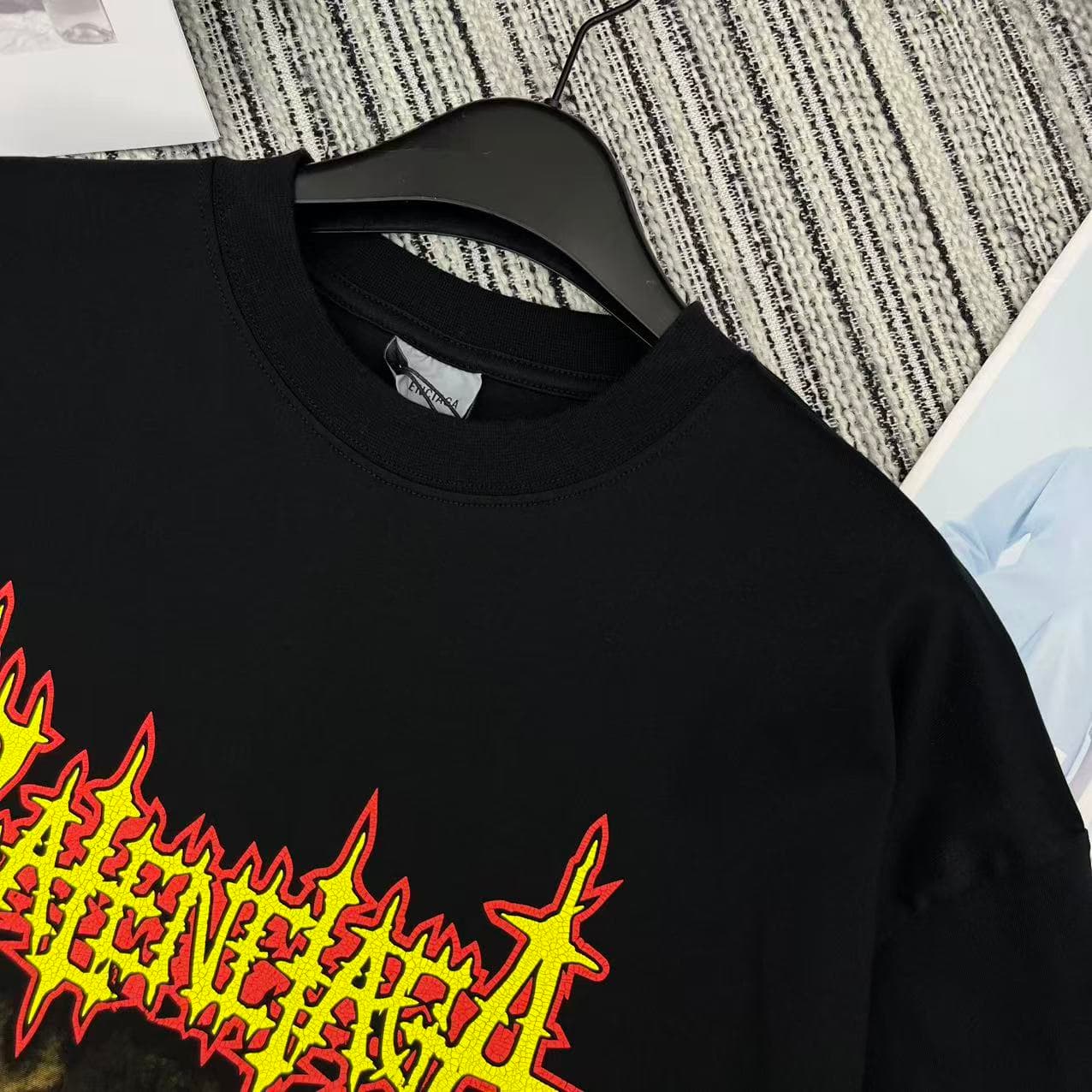 C18596 Highly recommended: 26 Spring/Summer collection 2024. BAL* Dark Sacred Church Cracked Print Crewneck Short Sleeve Loose Fit T-shirt – Extra large size SML — image 4