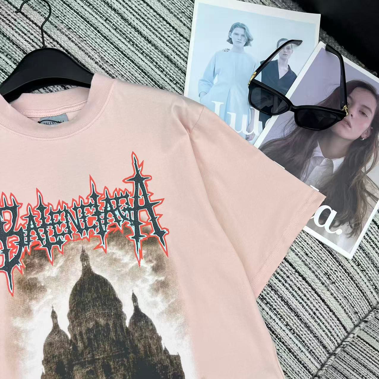 C18595 Highly recommended: 26 Spring/Summer collection 2024. BAL* Dark Holy Heart Cathedral Crackle Print crewneck short-sleeve T-shirt with relaxed fit – this is a smaller size. Unisex SML model. — image 4