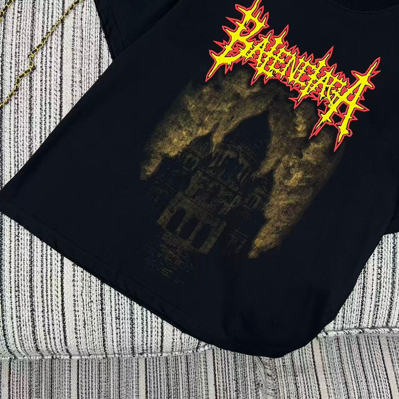 C18594 Highly recommended: 26 Spring/Summer collection 2024. BAL* Dark Holy Heart Cathedral Crackle Print Round Neck Short Sleeve Loose Fit T-shirt – This is a smaller size. Unisex SML version. — image 4