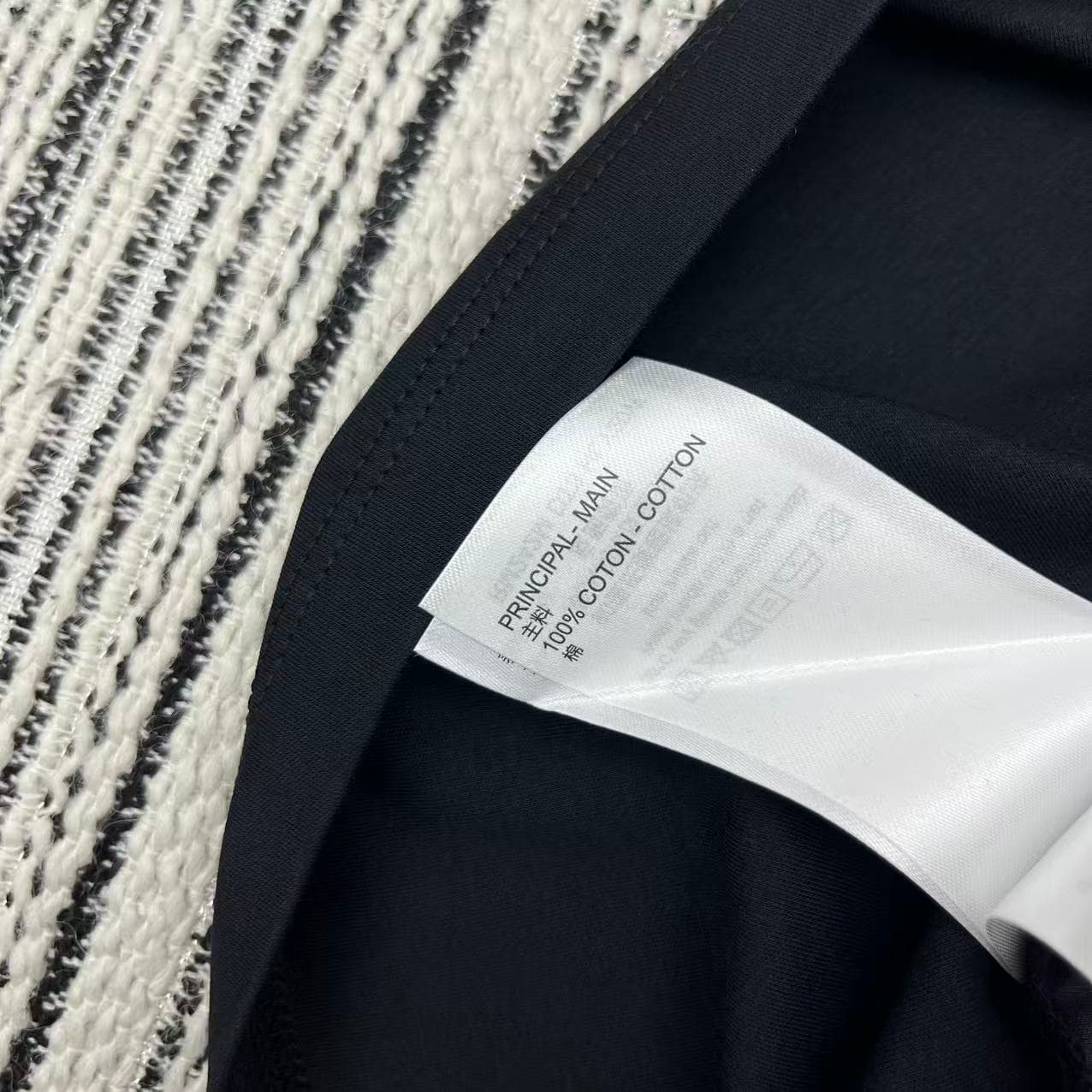 C18593 Highly recommended: 26 Spring/Summer collection. LOU* new-style printed scarves, round-necked short-sleeve T-shirts – two sizes: SML — image 8