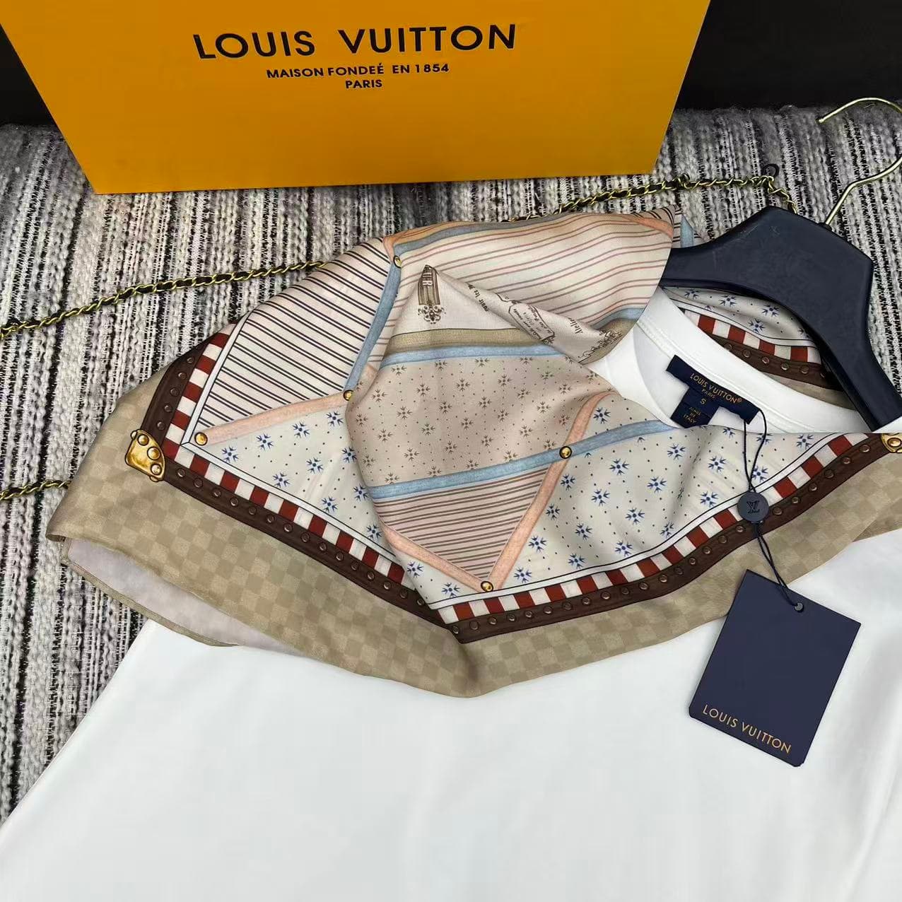 C18592 Highly recommended: 26 Spring/Summer collection. LOU* new design embroidered scarf, round neck short-sleeve T-shirt – two sizes SML. — image 4