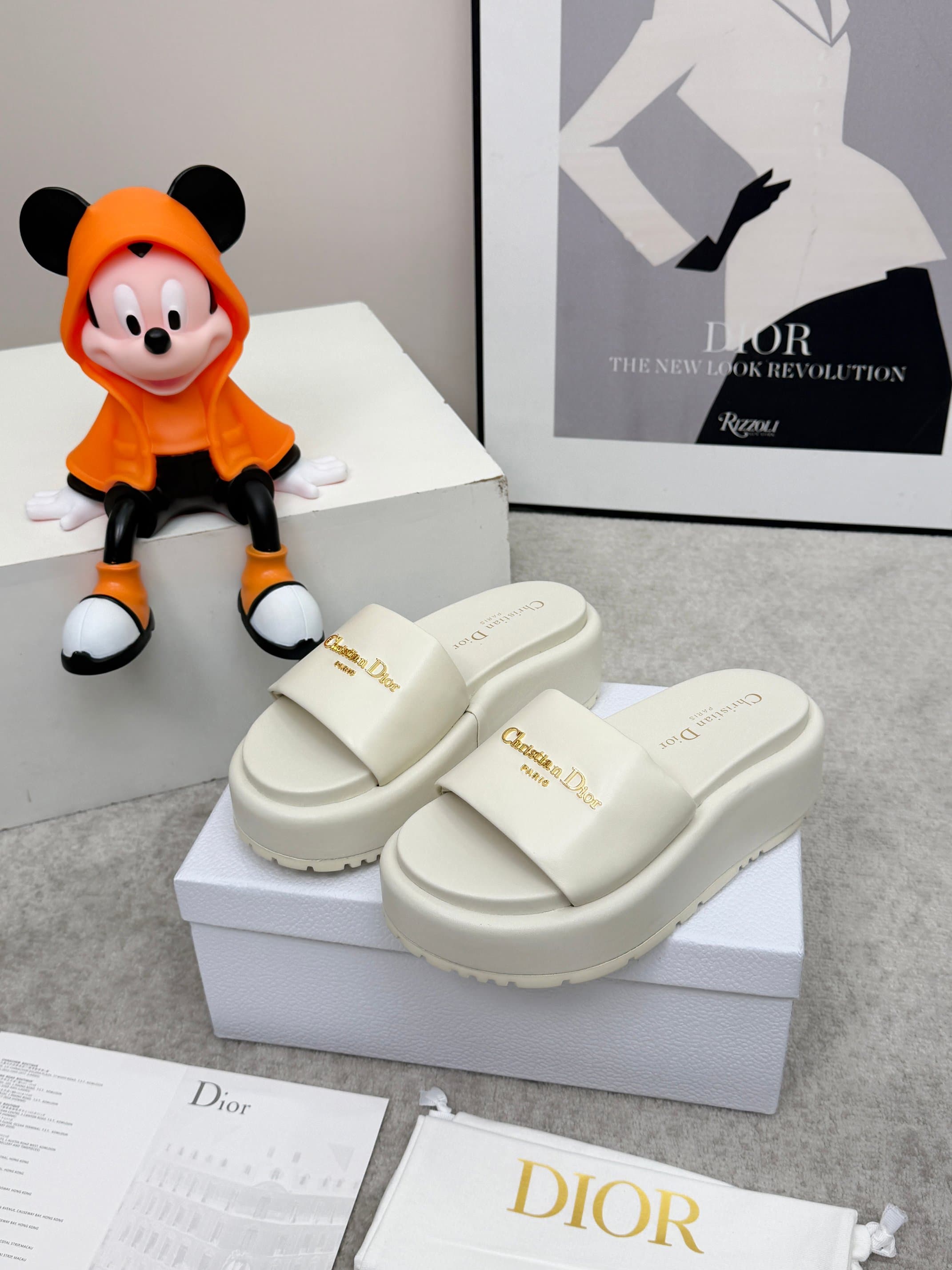 D5849 🔥 Dior Spring/Summer show: Newly upgraded collection. Classic thick-soled slippers. Original model 1: developed by 1. Soft and delicate texture, extremely comfortable. Versatile design. Original foam sole 💝💝💝 Easy to wear,🌷🌷 — image 6