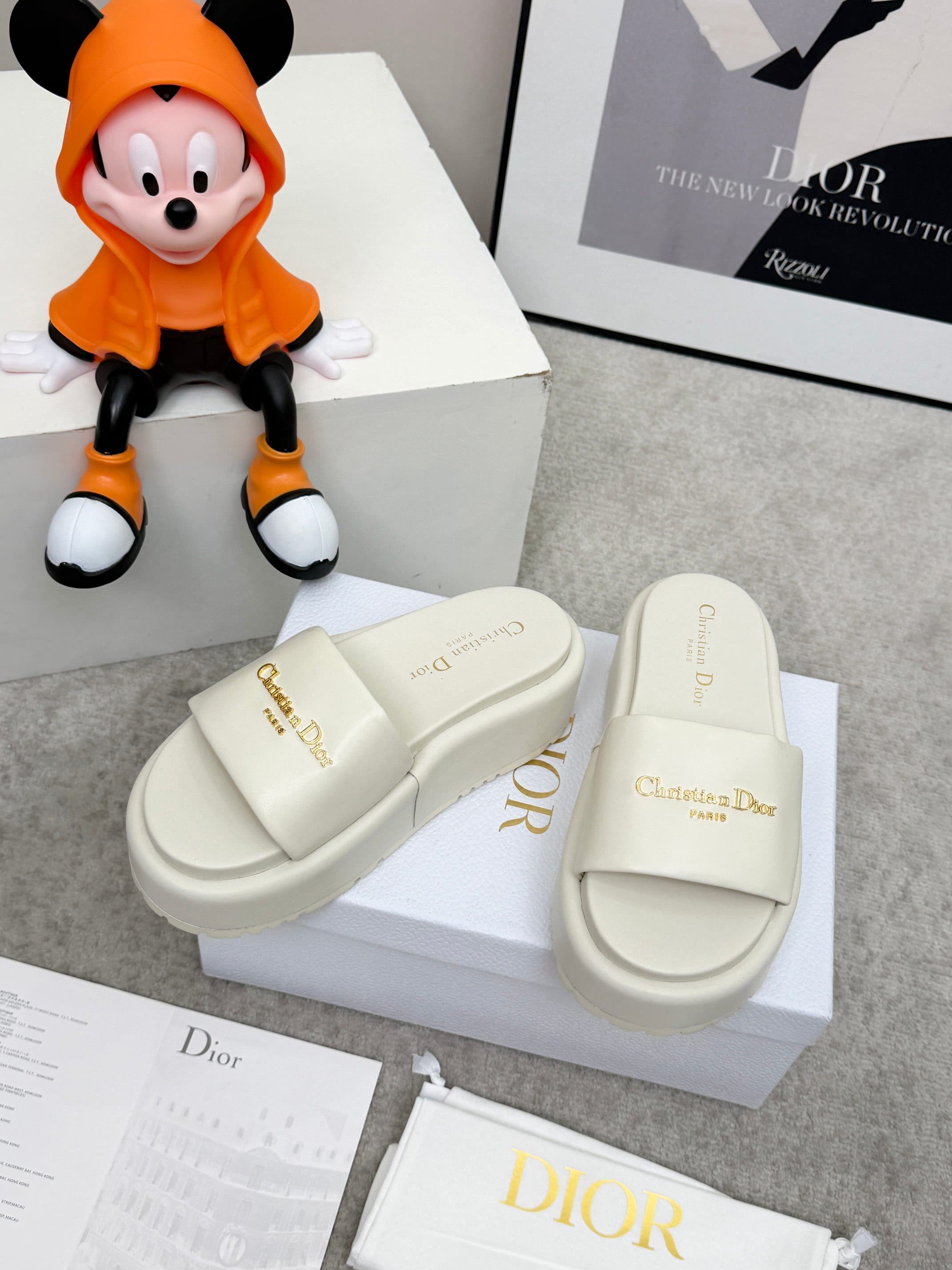 D5849 🔥 Dior Spring/Summer show: Newly upgraded collection. Classic thick-soled slippers. Original model 1: developed by 1. Soft and delicate texture, extremely comfortable. Versatile design. Original foam sole 💝💝💝 Easy to wear,🌷🌷 — image 5