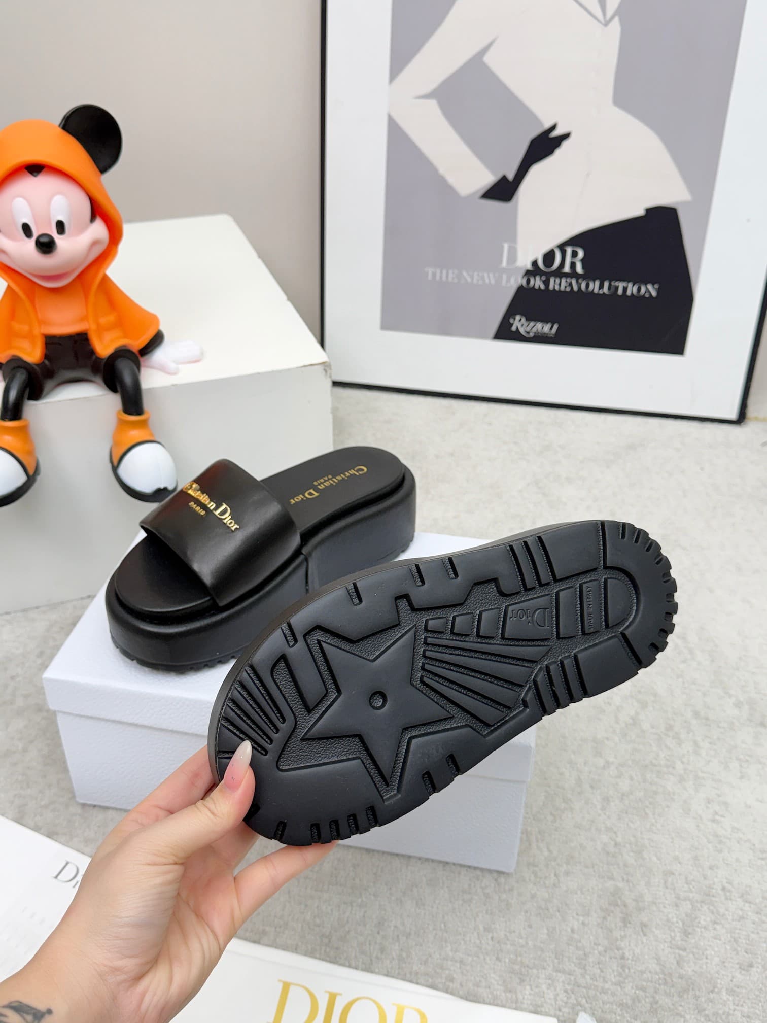 D5850 🔥 Dior Spring/Summer show: New upgraded collection. Classic thick-soled slippers. Original model 1: developed by 1. Soft and delicate texture, extremely comfortable. Versatile design. Original foam sole 💝💝💝 Easy to wear,🌷🌷 — image 2