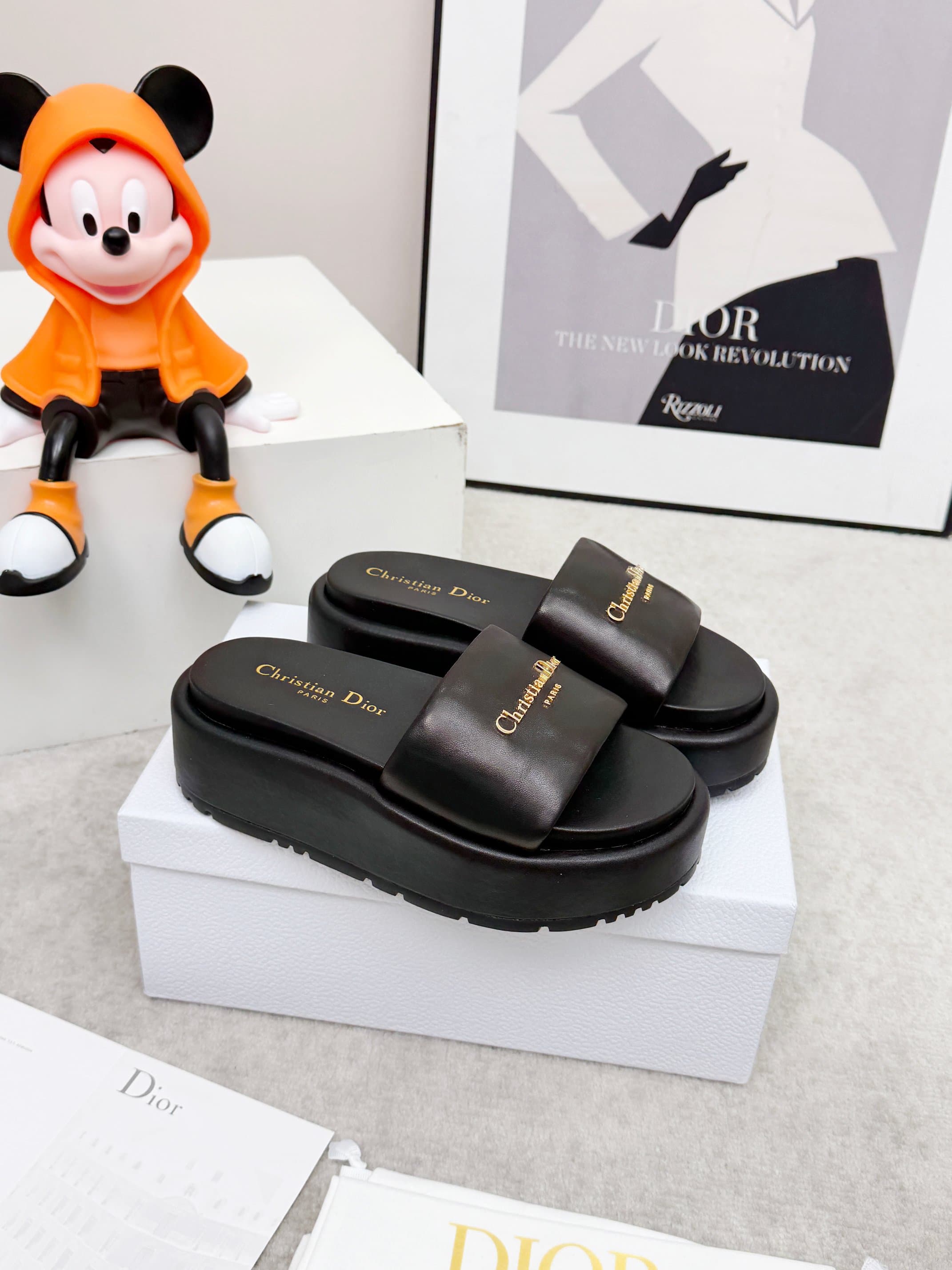D5850 🔥 Dior Spring/Summer show: New upgraded collection. Classic thick-soled slippers. Original model 1: developed by 1. Soft and delicate texture, extremely comfortable. Versatile design. Original foam sole 💝💝💝 Easy to wear,🌷🌷 — image 3