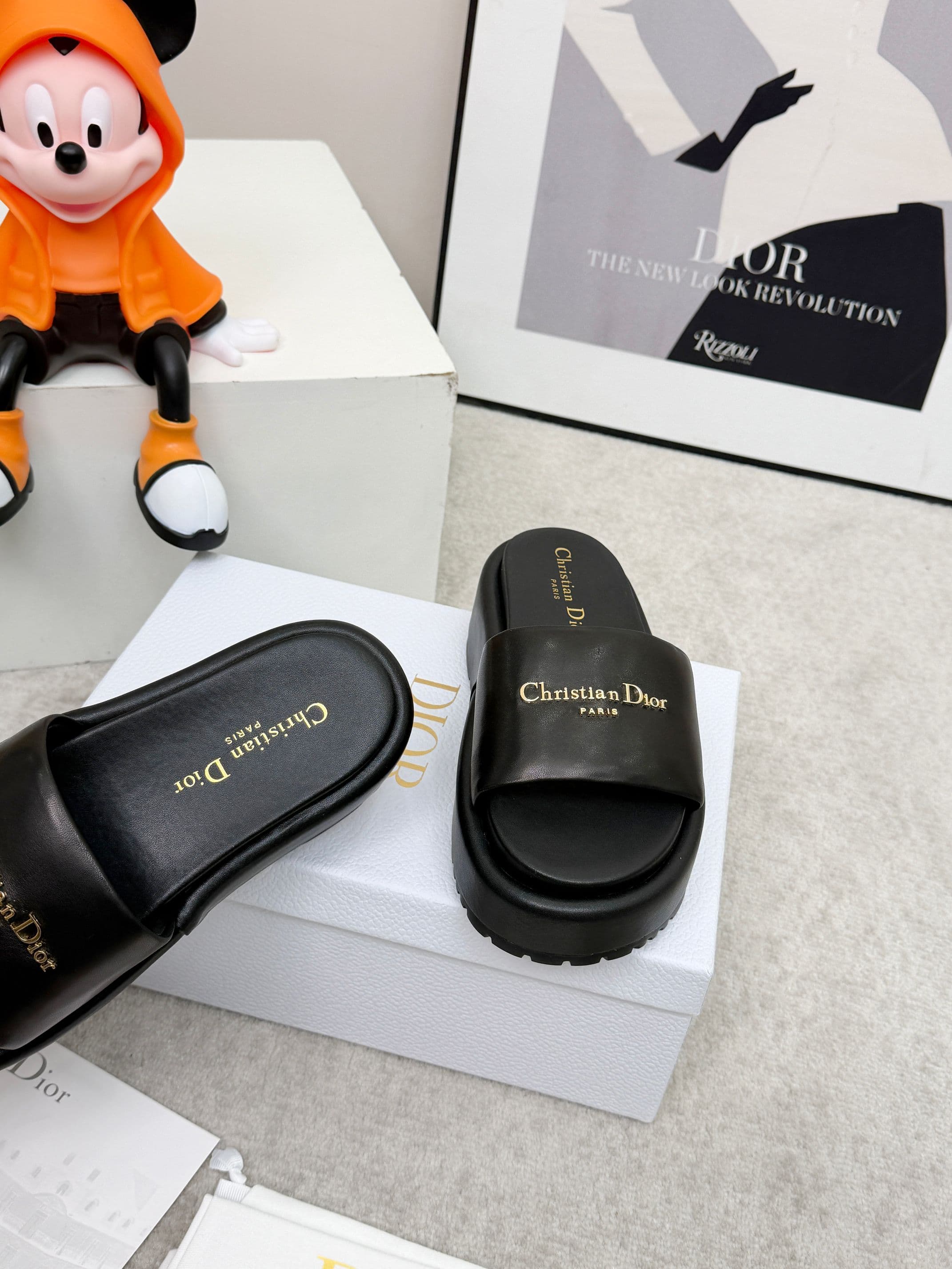 D5850 🔥 Dior Spring/Summer show: New upgraded collection. Classic thick-soled slippers. Original model 1: developed by 1. Soft and delicate texture, extremely comfortable. Versatile design. Original foam sole 💝💝💝 Easy to wear,🌷🌷 — image 5