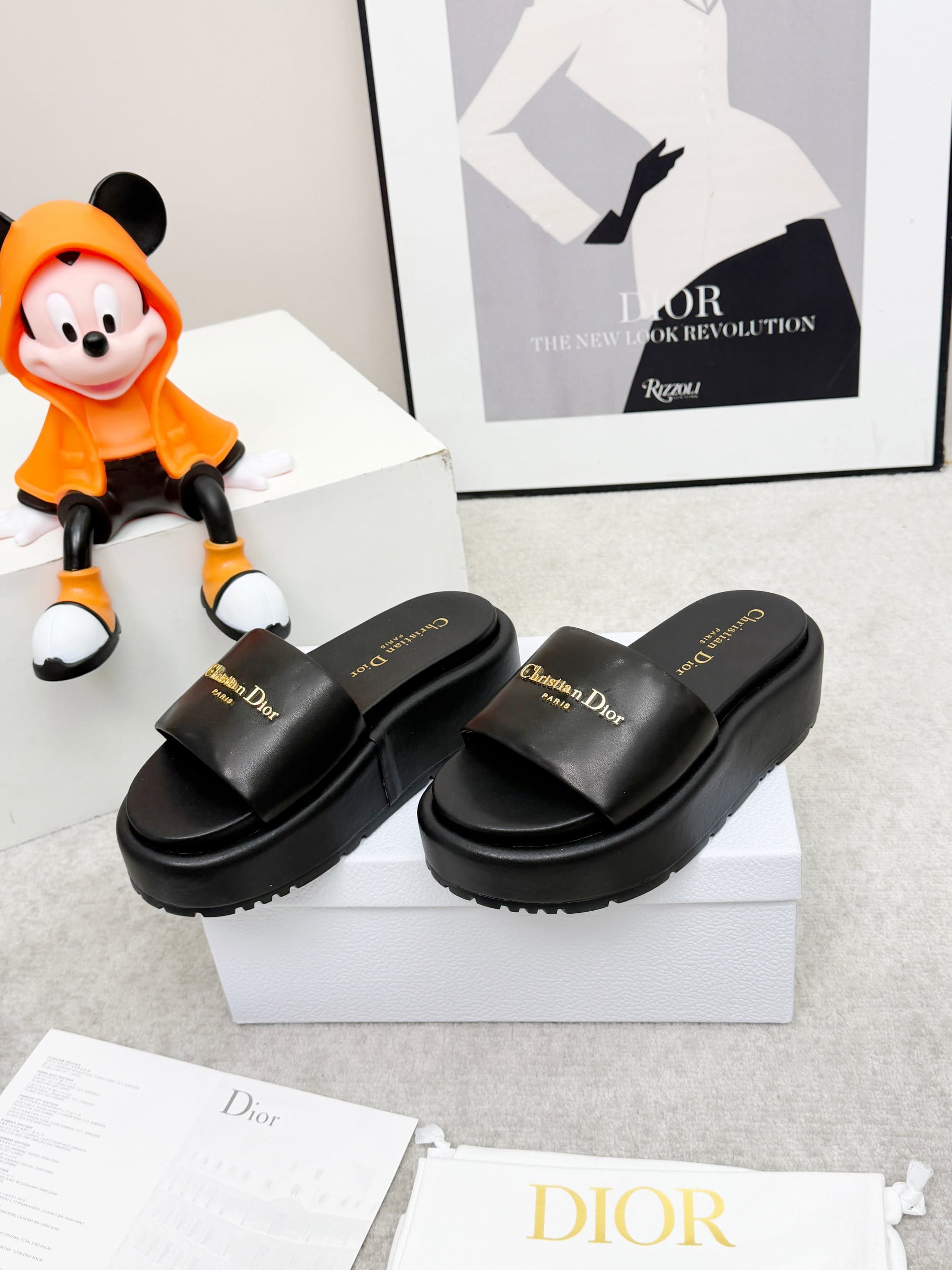 D5850 🔥 Dior Spring/Summer show: New upgraded collection. Classic thick-soled slippers. Original model 1: developed by 1. Soft and delicate texture, extremely comfortable. Versatile design. Original foam sole 💝💝💝 Easy to wear,🌷🌷 — image 7