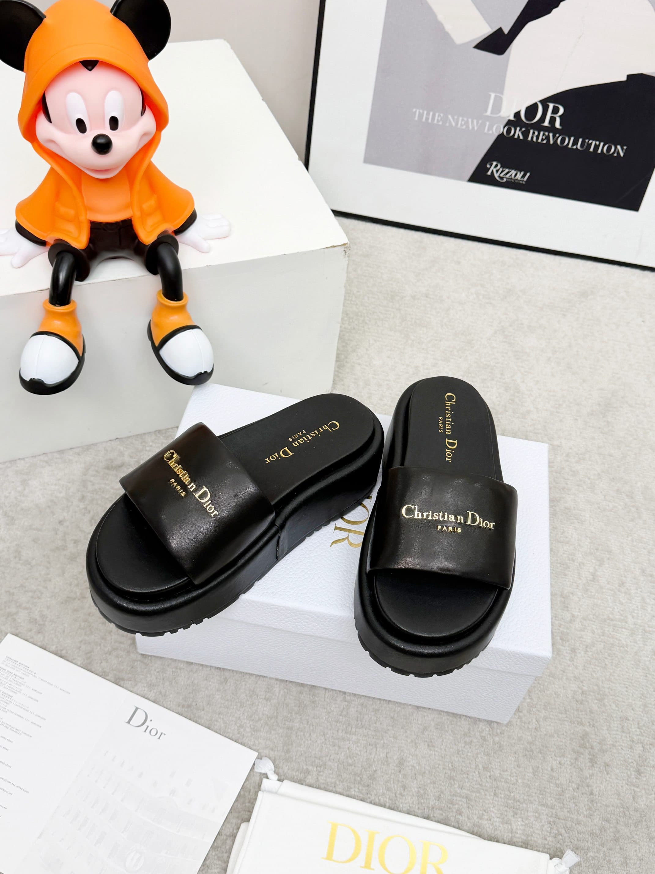 D5850 🔥 Dior Spring/Summer show: New upgraded collection. Classic thick-soled slippers. Original model 1: developed by 1. Soft and delicate texture, extremely comfortable. Versatile design. Original foam sole 💝💝💝 Easy to wear,🌷🌷 — image 6