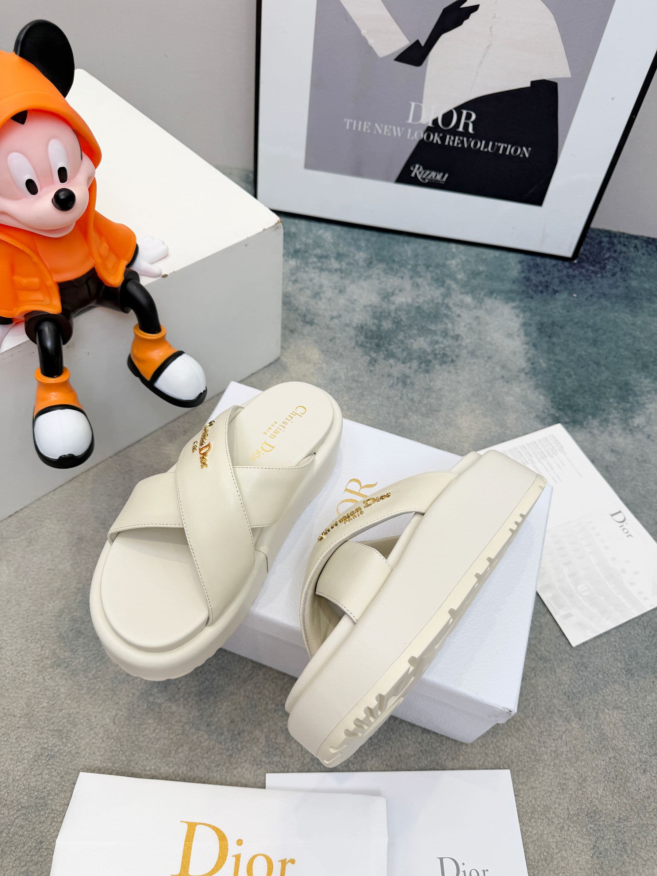 D5848 🔥 Dior Spring/Summer show: Newly updated collection. Classic thick-bottom casual slippers. Original design: 1: 1. Soft and delicate texture, extremely comfortable. Perfect for any occasion. Original foamed sole 💝💝💝 Easy to wear,🌷🌷 — image 6