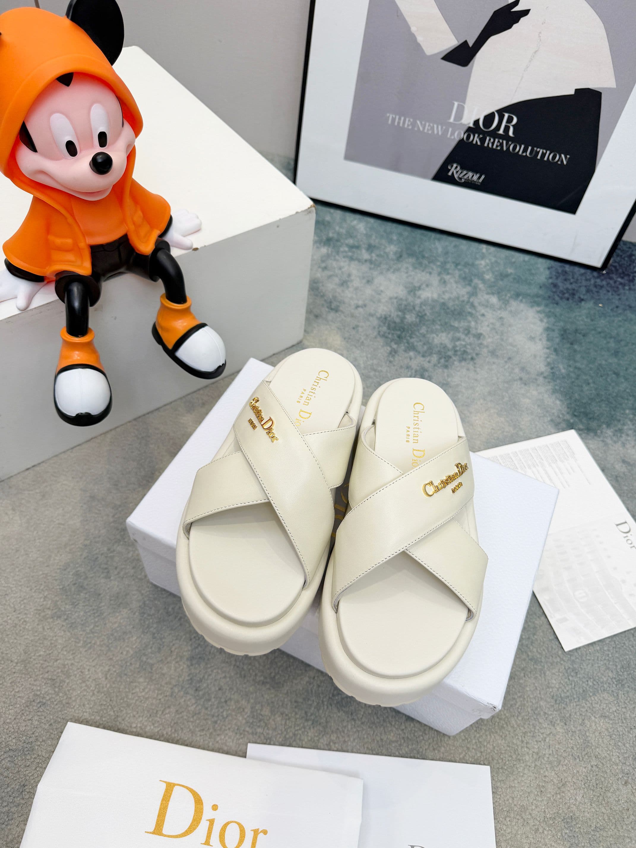 D5848 🔥 Dior Spring/Summer show: Newly updated collection. Classic thick-bottom casual slippers. Original design: 1: 1. Soft and delicate texture, extremely comfortable. Perfect for any occasion. Original foamed sole 💝💝💝 Easy to wear,🌷🌷 — image 8