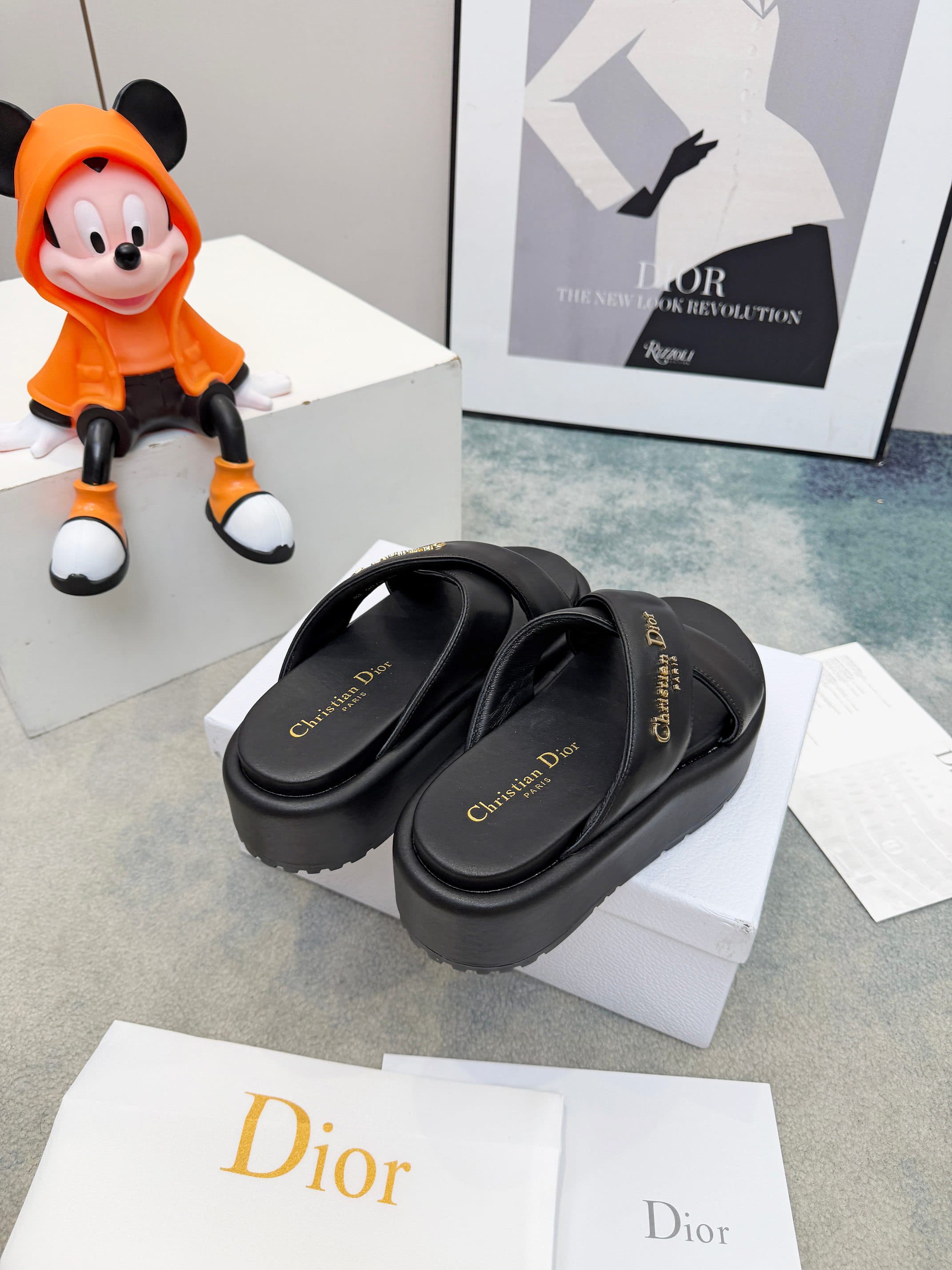 D5847 🔥 Dior Spring/Summer show: New upgraded collection. Classic thick-soled casual slippers. Original design: 1: 1. Soft and delicate texture, extremely comfortable. Versatile style. Original foam sole 💝💝💝 Easy to wear,🌷🌷 — image 5