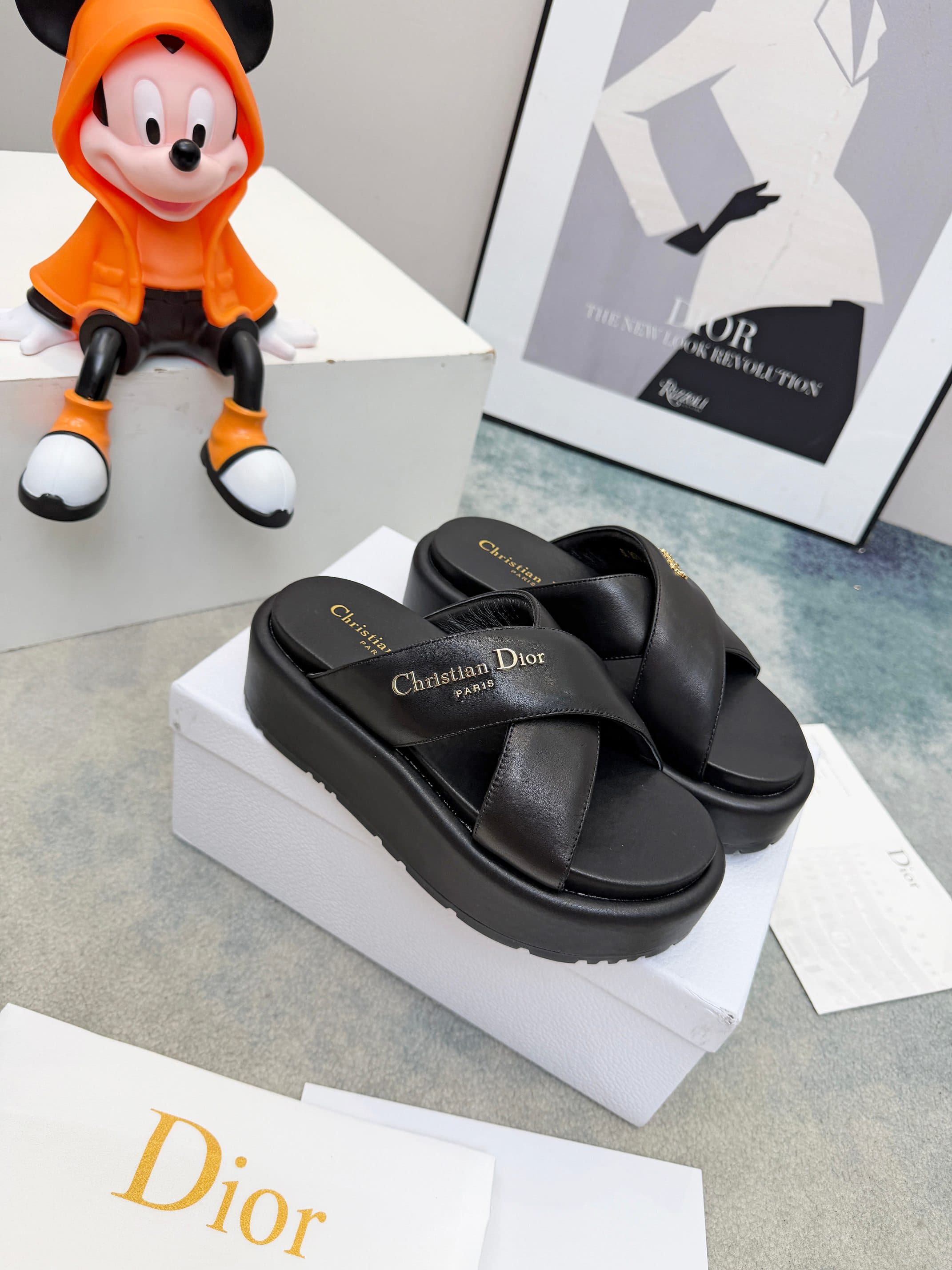 D5847 🔥 Dior Spring/Summer show: New upgraded collection. Classic thick-soled casual slippers. Original design: 1: 1. Soft and delicate texture, extremely comfortable. Versatile style. Original foam sole 💝💝💝 Easy to wear,🌷🌷 — image 7