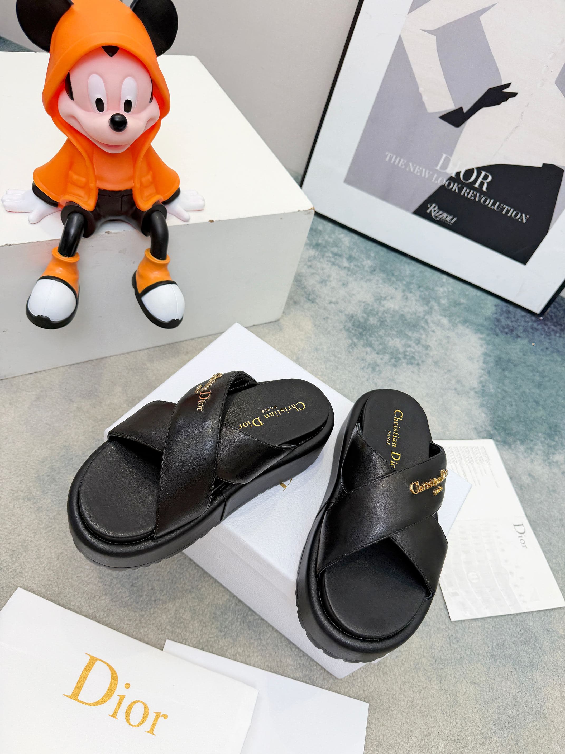 D5847 🔥 Dior Spring/Summer show: New upgraded collection. Classic thick-soled casual slippers. Original design: 1: 1. Soft and delicate texture, extremely comfortable. Versatile style. Original foam sole 💝💝💝 Easy to wear,🌷🌷 — image 8