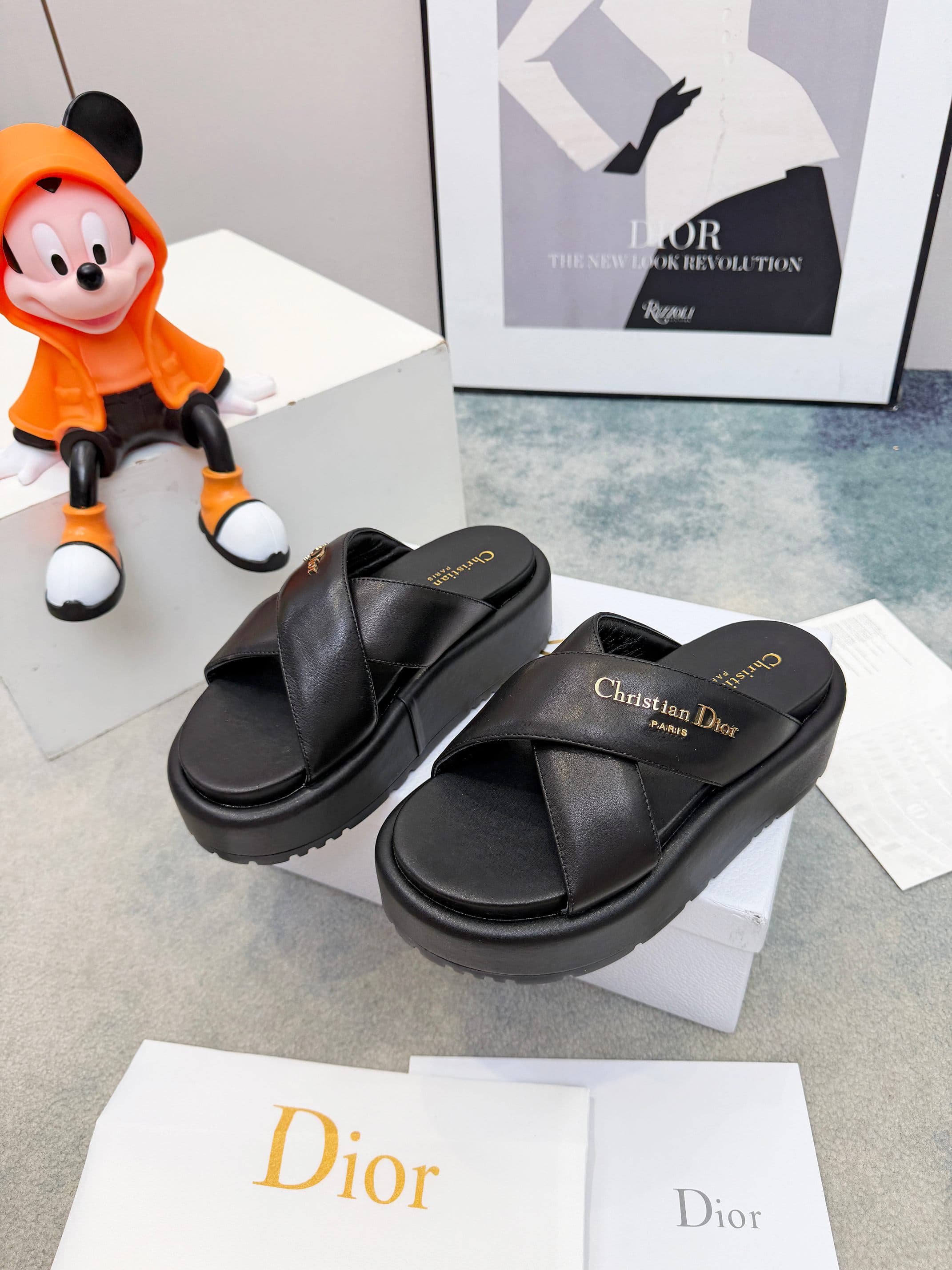 D5847 🔥 Dior Spring/Summer show: New upgraded collection. Classic thick-soled casual slippers. Original design: 1: 1. Soft and delicate texture, extremely comfortable. Versatile style. Original foam sole 💝💝💝 Easy to wear,🌷🌷 — image 6