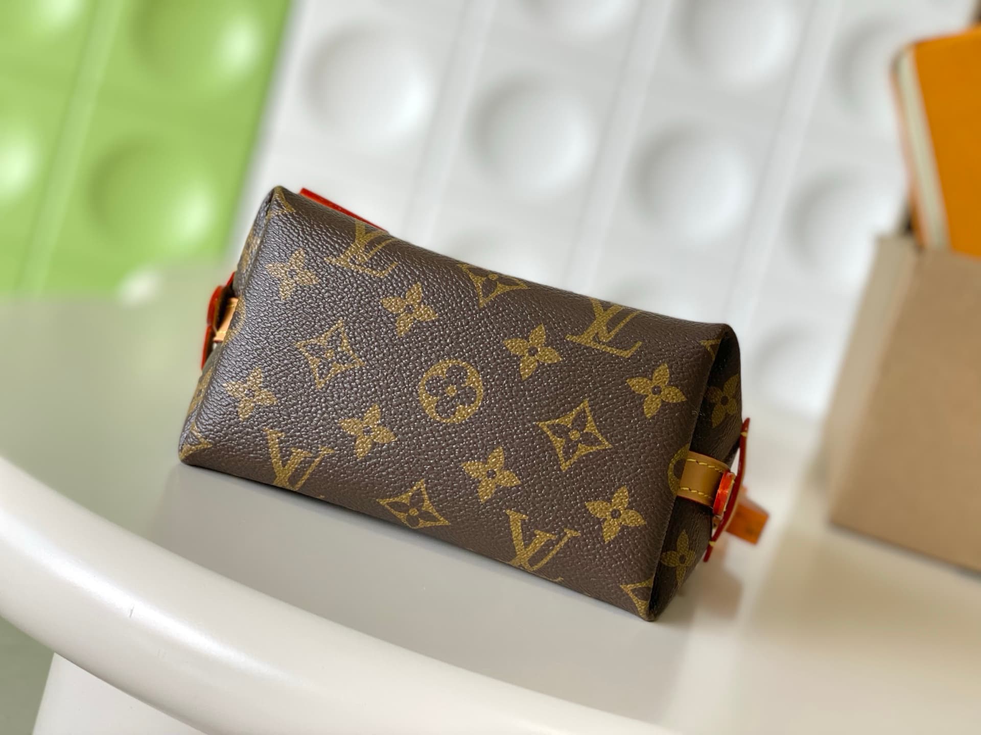 C5111 [Top-tier Enhanced Version] All-steel hardware, 163C01 variable code chip, genuine product development, matching leather material from specialty stores. Model: M2A711. This Nano CarryAll handbag brings a fresh take on everyday classics with its eleg — image 4