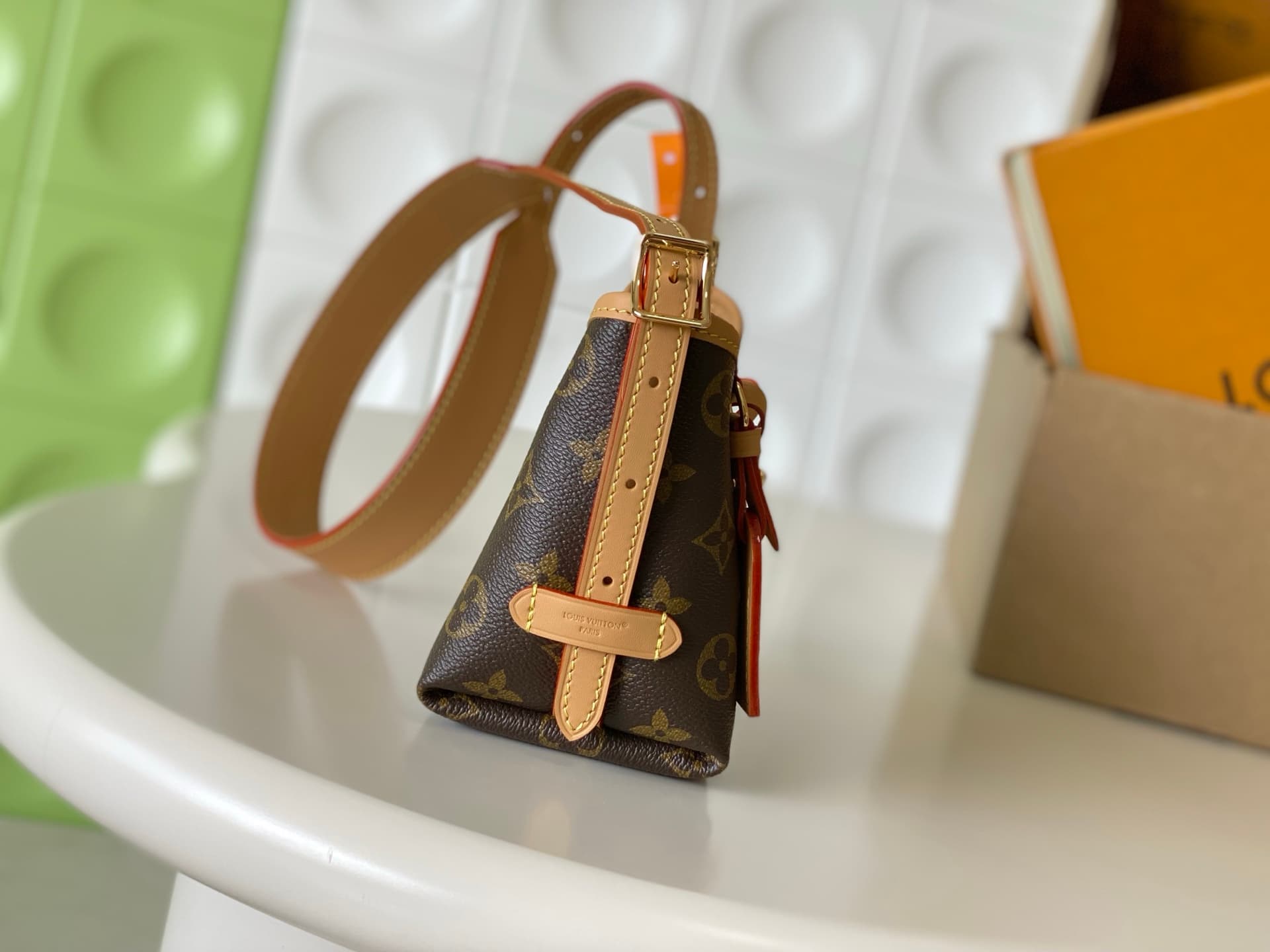 C5111 [Top-tier Enhanced Version] All-steel hardware, 163C01 variable code chip, genuine product development, matching leather material from specialty stores. Model: M2A711. This Nano CarryAll handbag brings a fresh take on everyday classics with its eleg — image 2