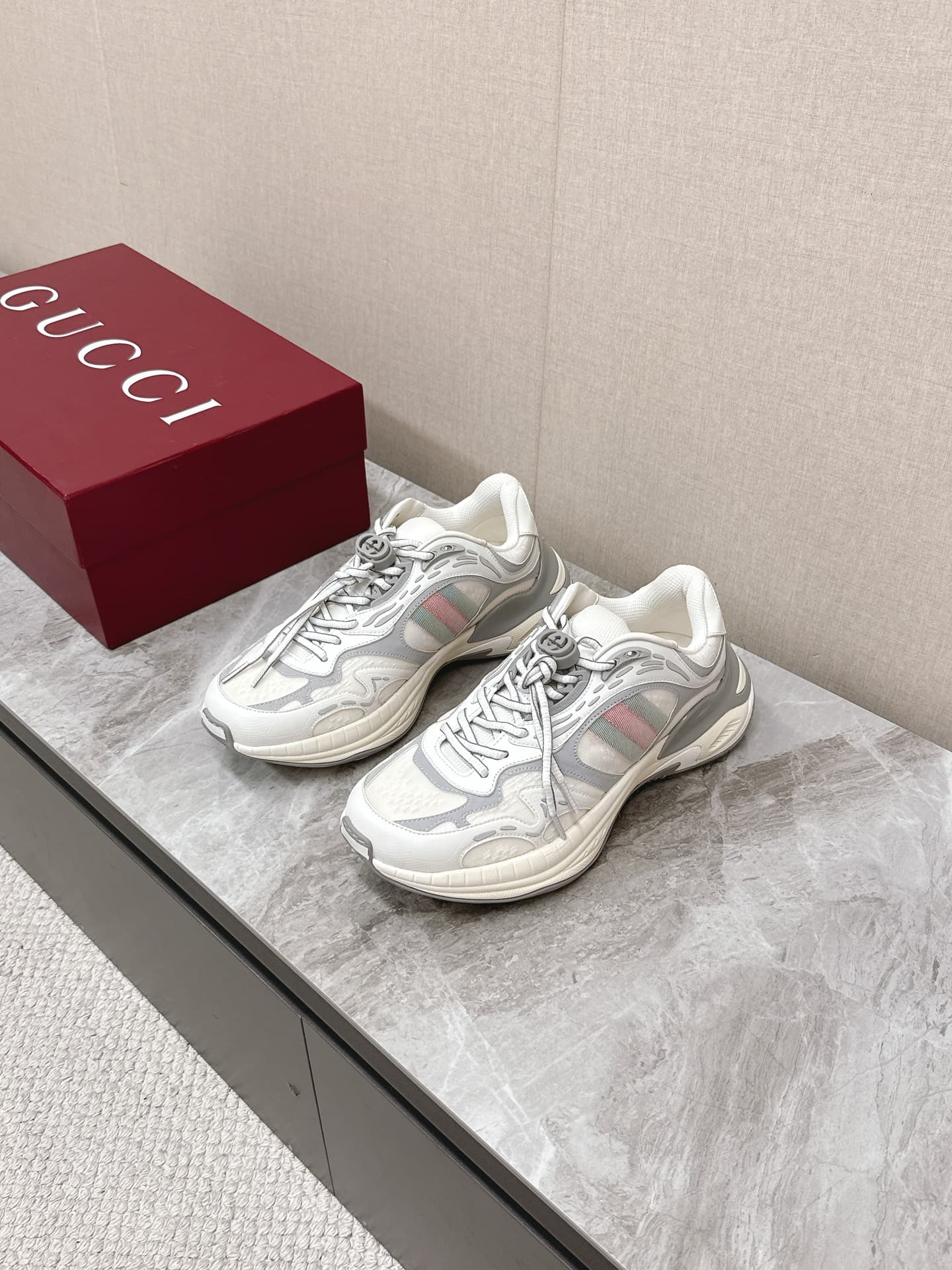 D6919 Gucci 2.0 sneakers, pair of shoes, vintage/retro, casual shoes, running shoes — image 1
